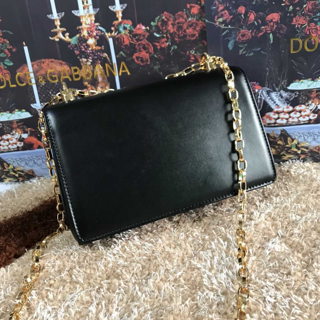 Dolce & Gabbana DG Girls Shoulder Bag In Nappa Color Black(21-4-15cm)  - FashionPlug