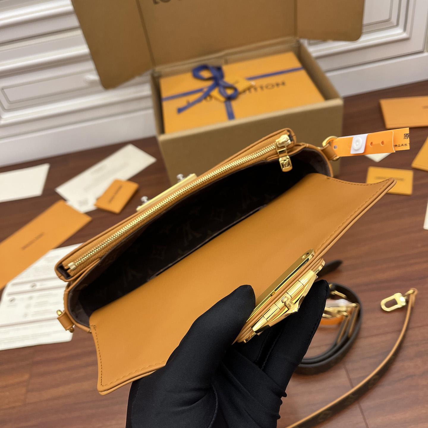 Louis Vuitton Swing   M20396 - FashionPlug