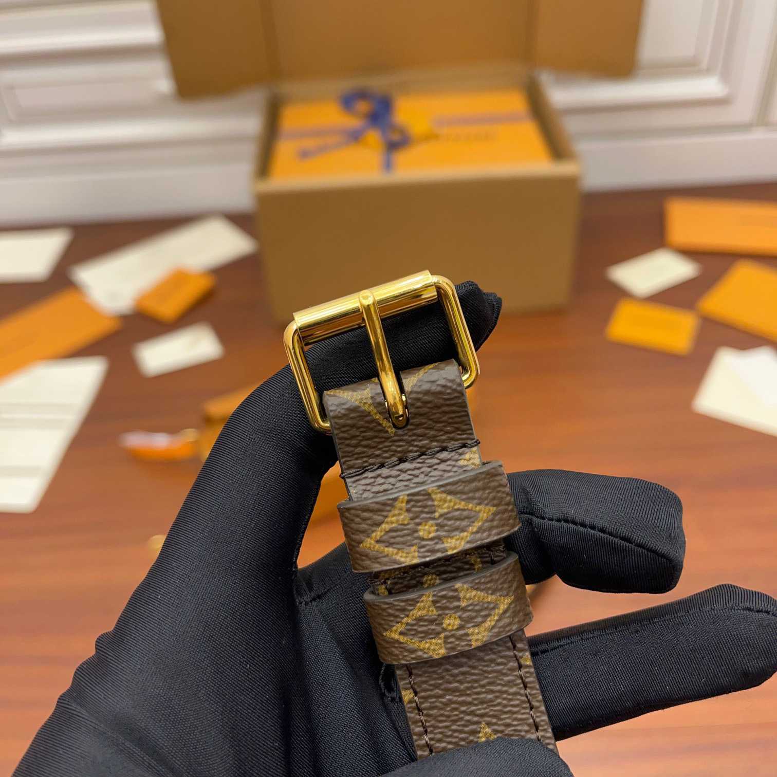 Louis Vuitton Swing   M20396 - FashionPlug