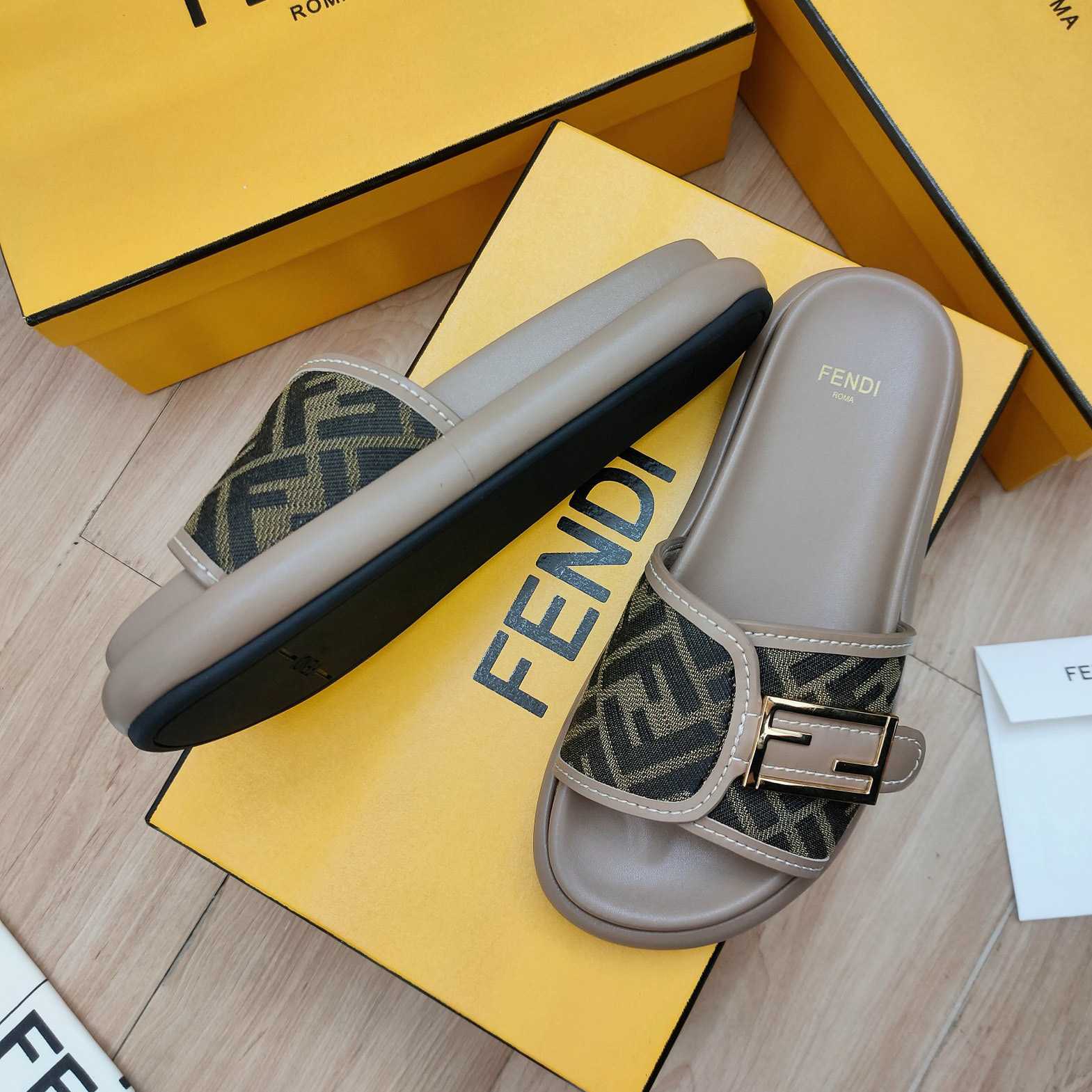 Fendi Feel Fabric Slides - FashionPlug