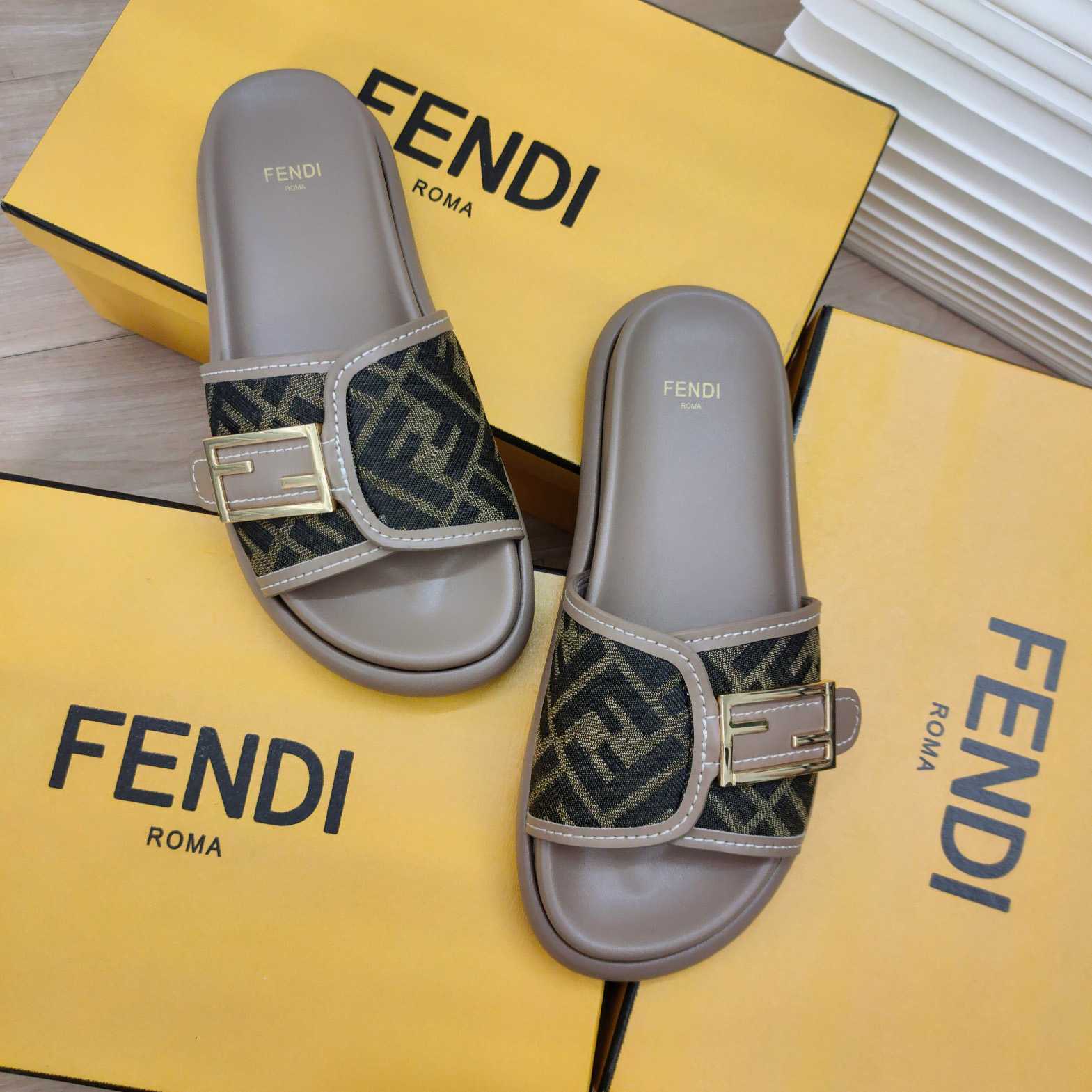 Fendi Feel Fabric Slides - FashionPlug