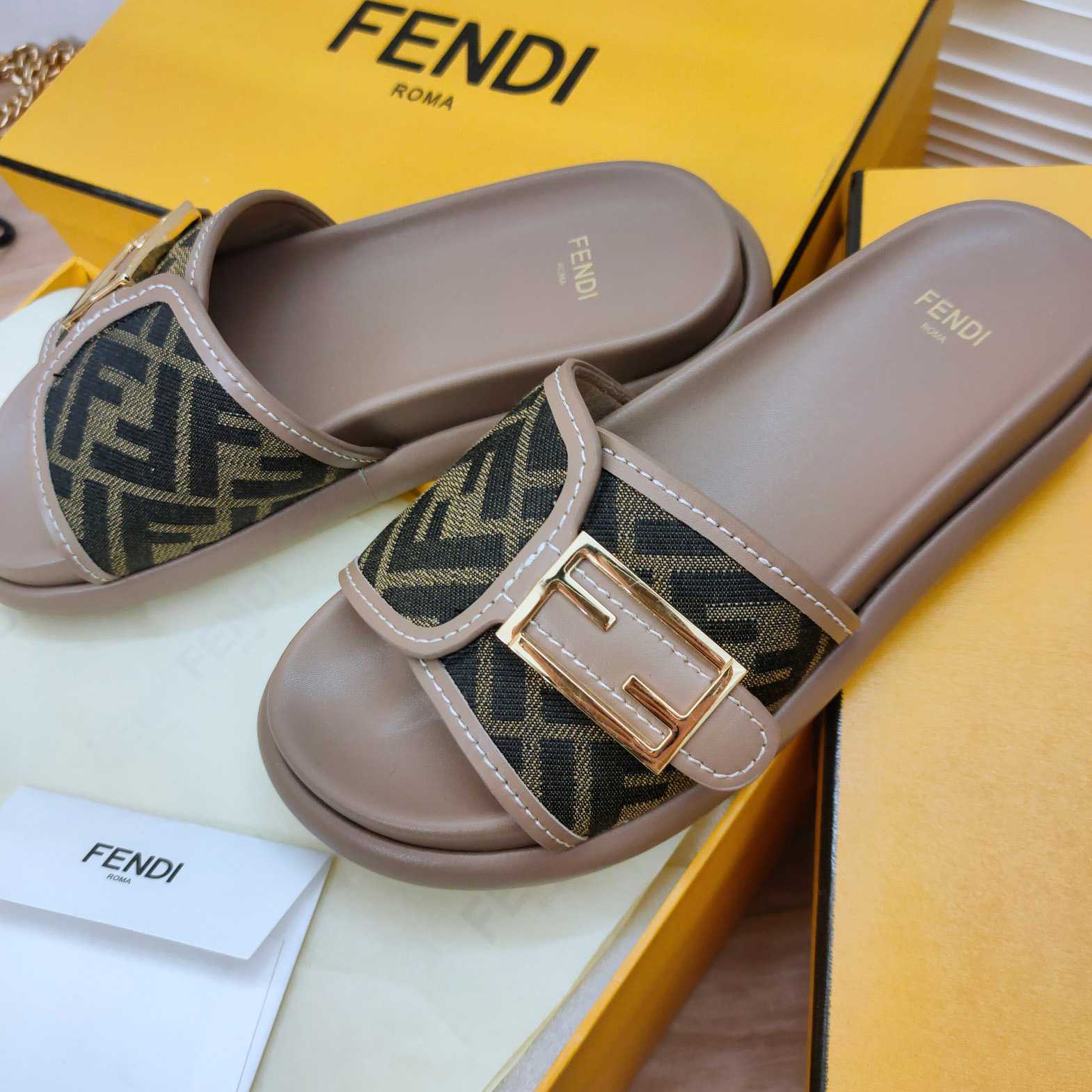 Fendi Feel Fabric Slides - FashionPlug