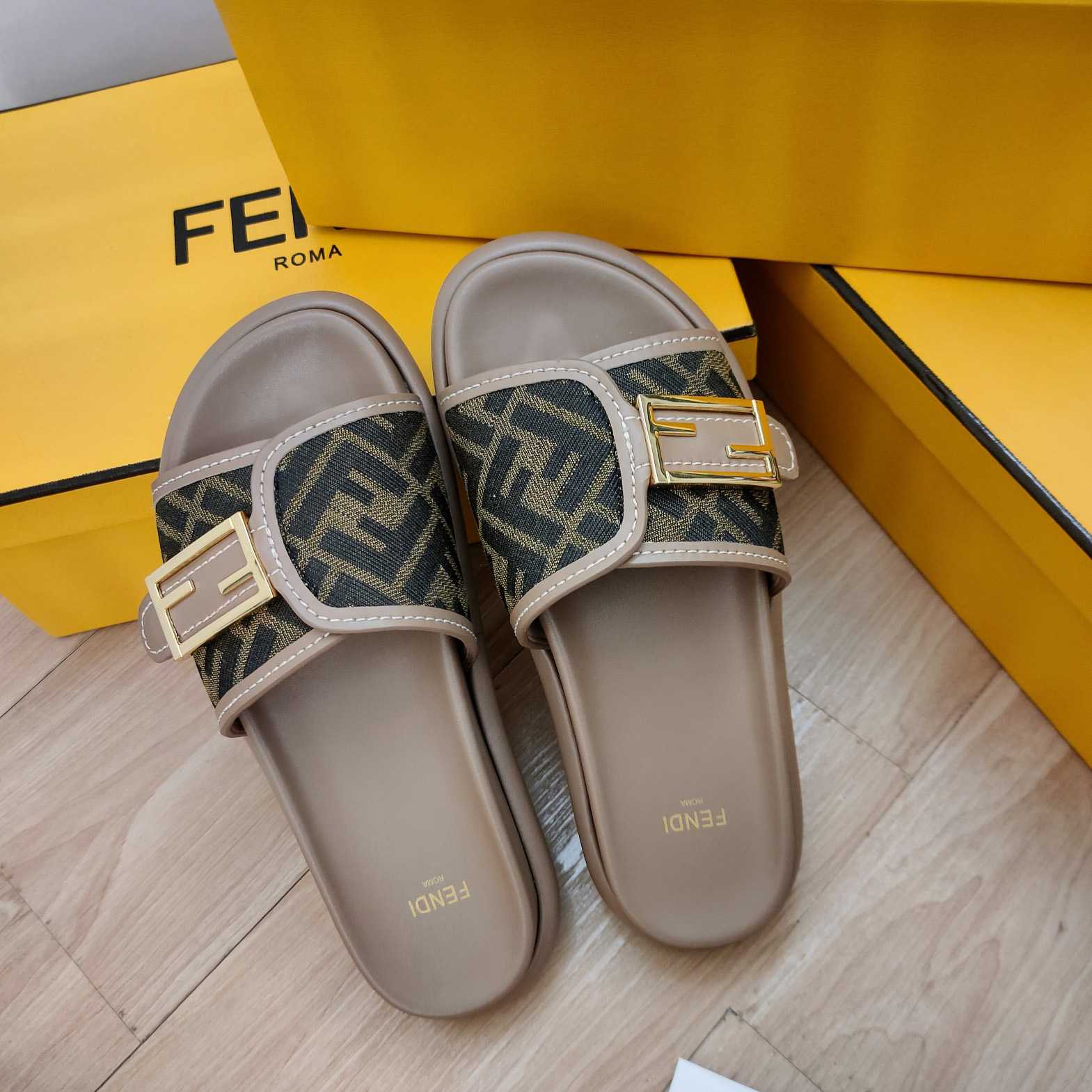 Fendi Feel Fabric Slides - FashionPlug