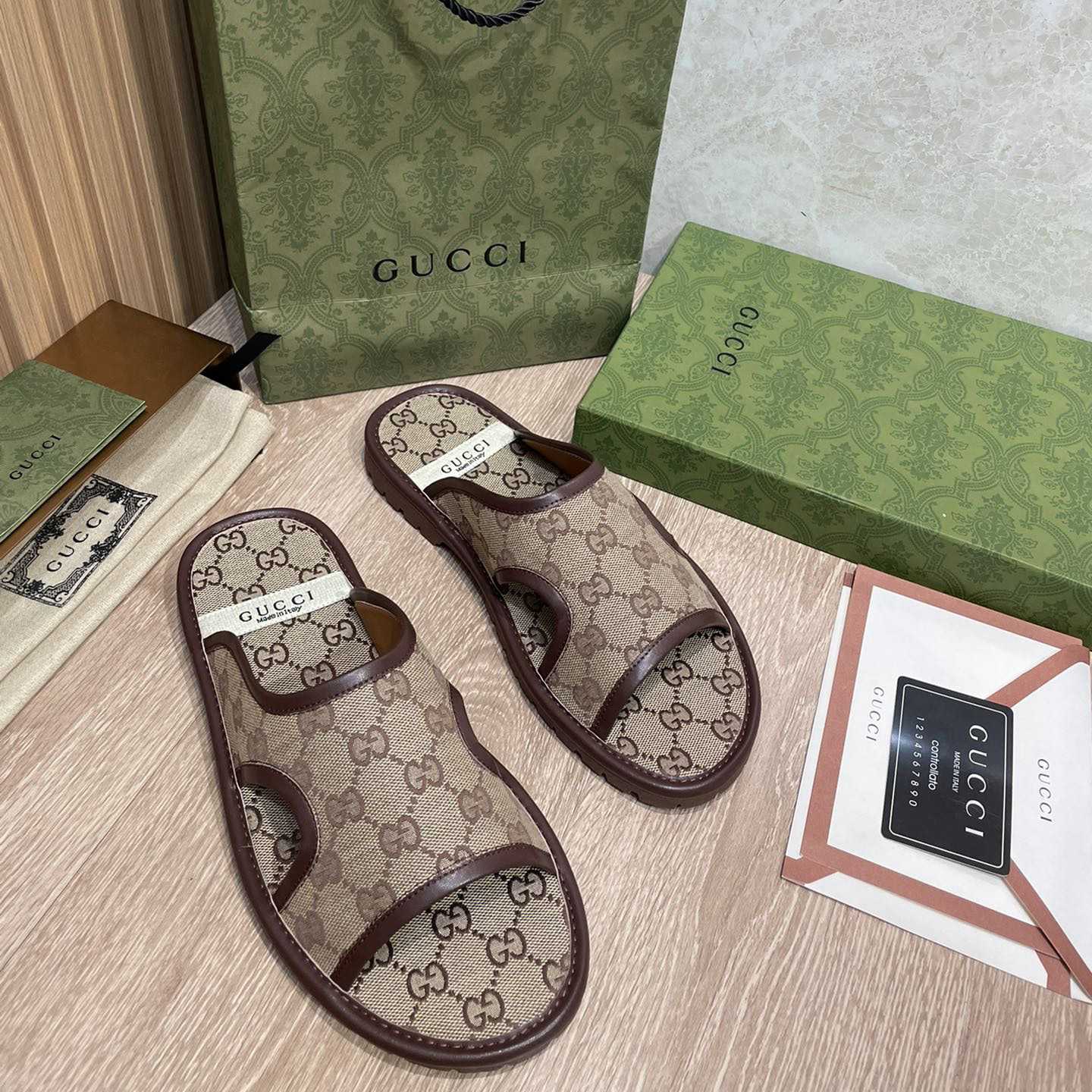 Gucci Sandals - FashionPlug