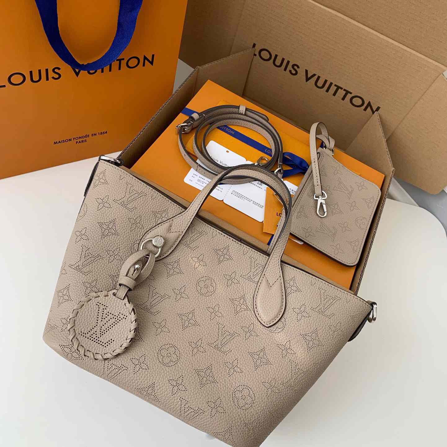Louis Vuitton Blossom PM   M21849 - FashionPlug