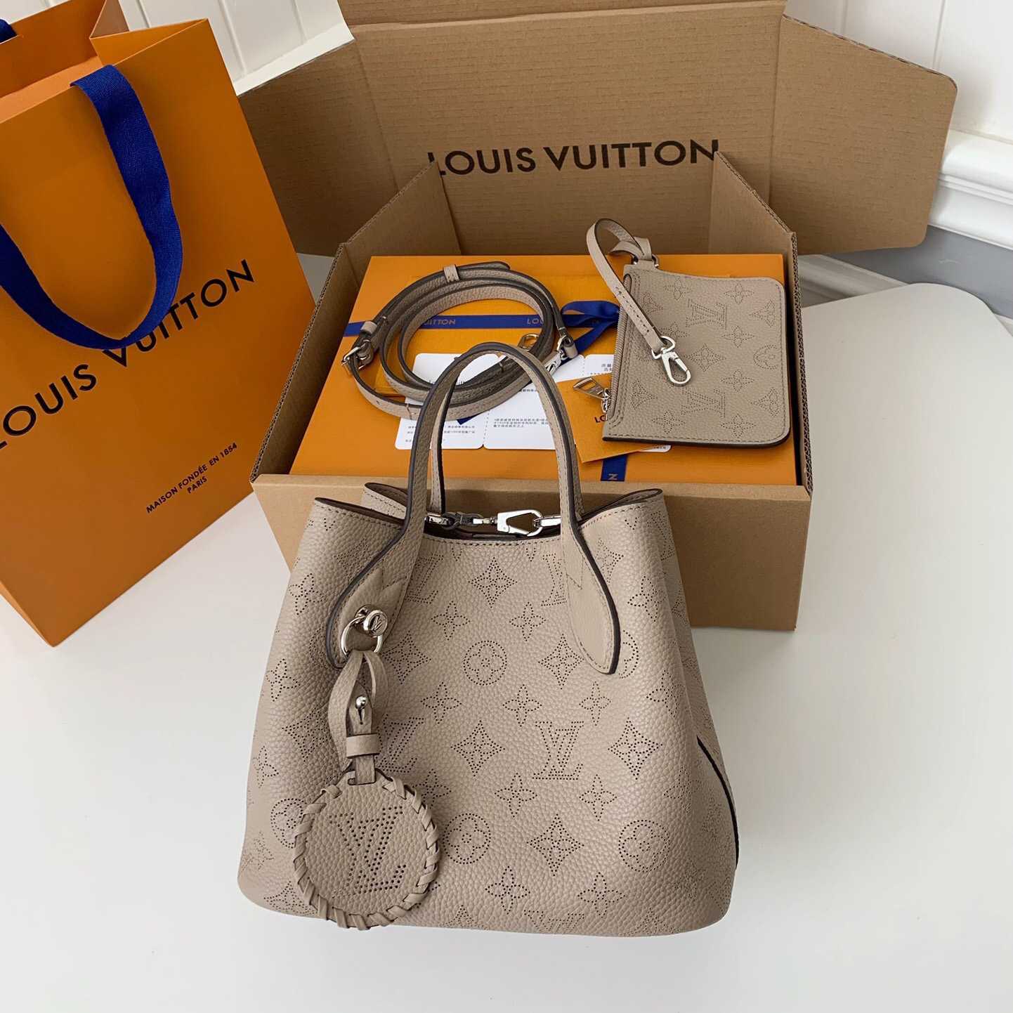 Louis Vuitton Blossom PM   M21849 - FashionPlug