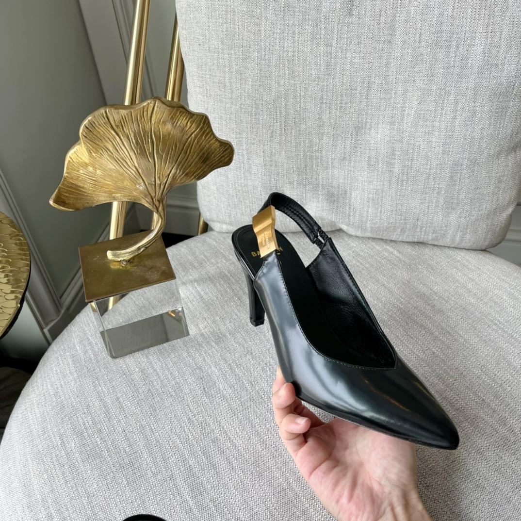 Balmain Tara Leather Pumps - FashionPlug