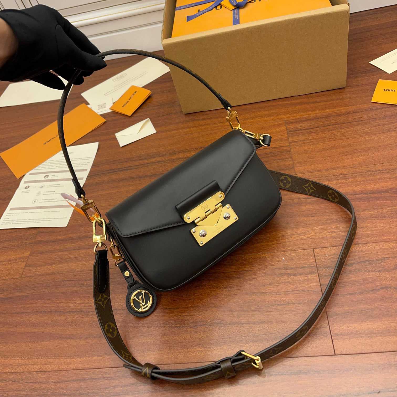 Louis Vuitton Swing Bag   M20393 - FashionPlug