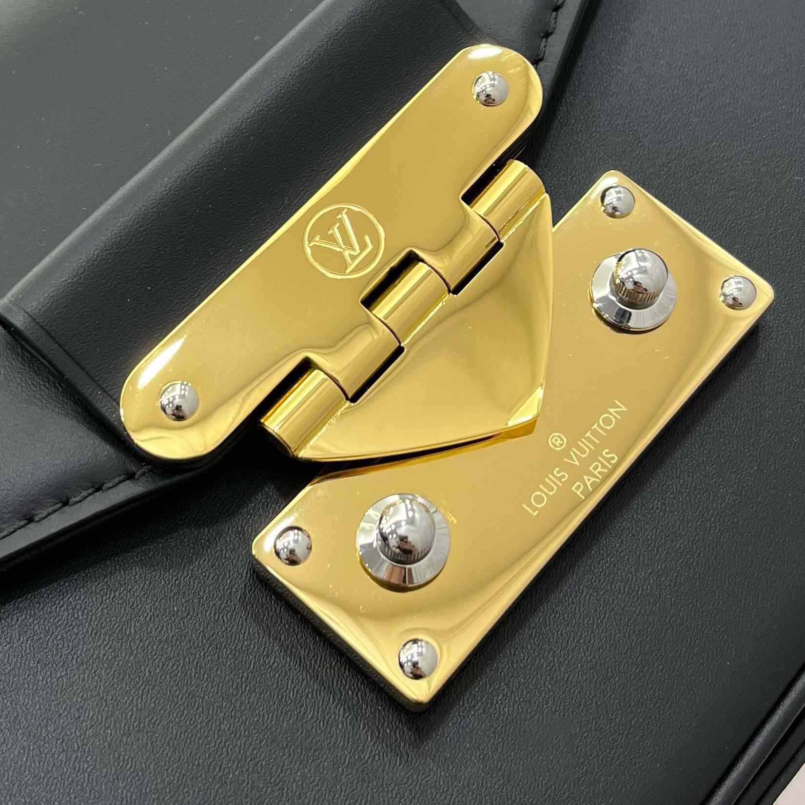 Louis Vuitton Swing Bag   M20393 - FashionPlug