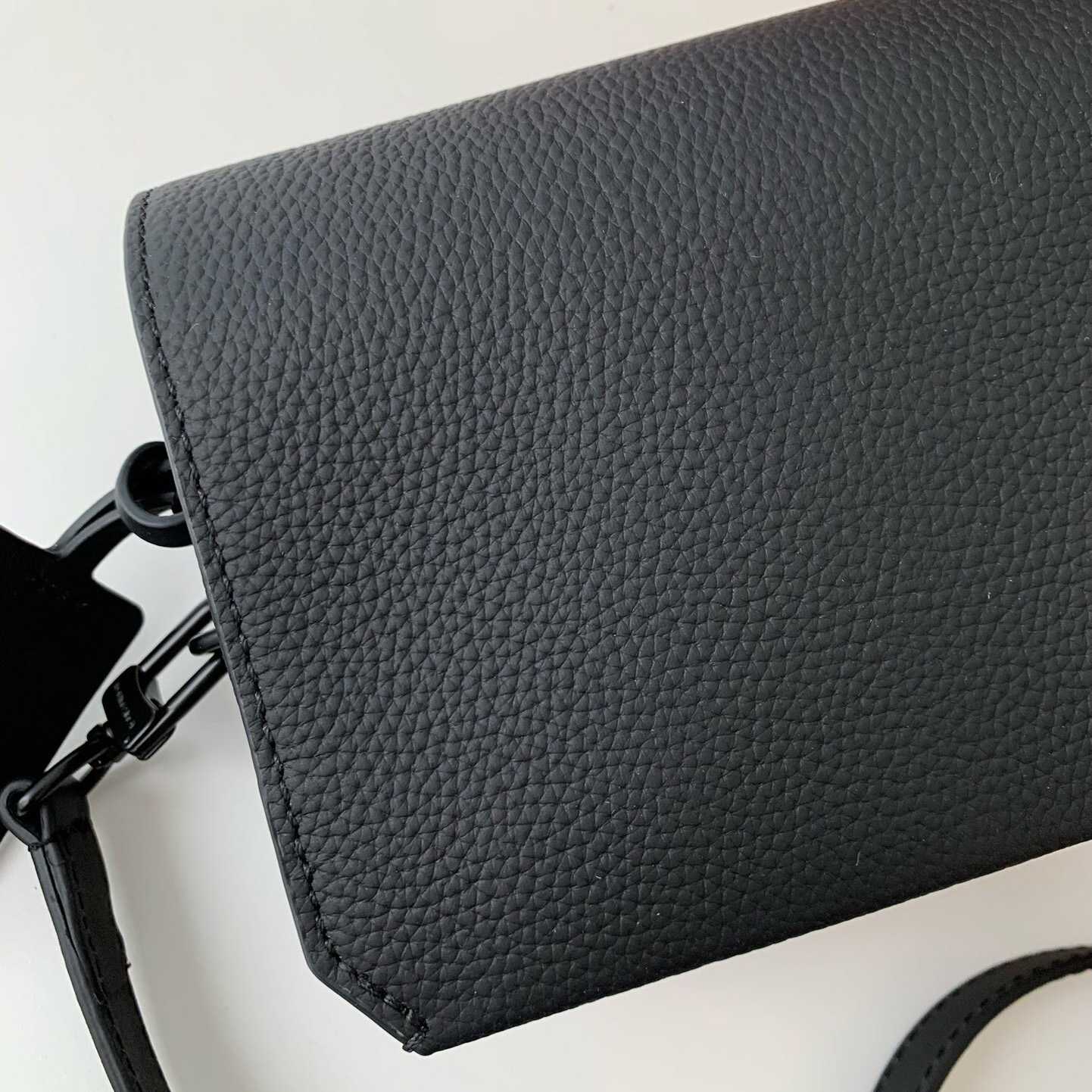 Louis Vuitton Fastline Wearable Wallet   M82085 - FashionPlug