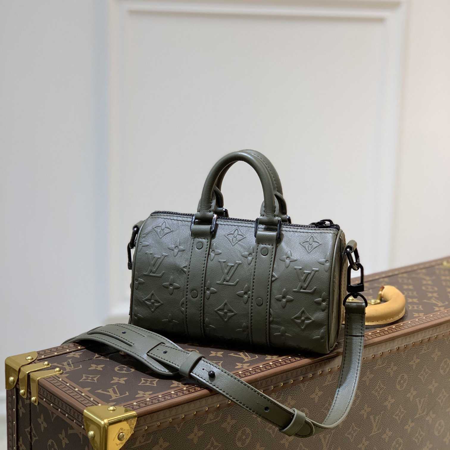 Louis Vuitton XS Other Leather Bag(21 x 12 x 9cm)  M57961 - FashionPlug