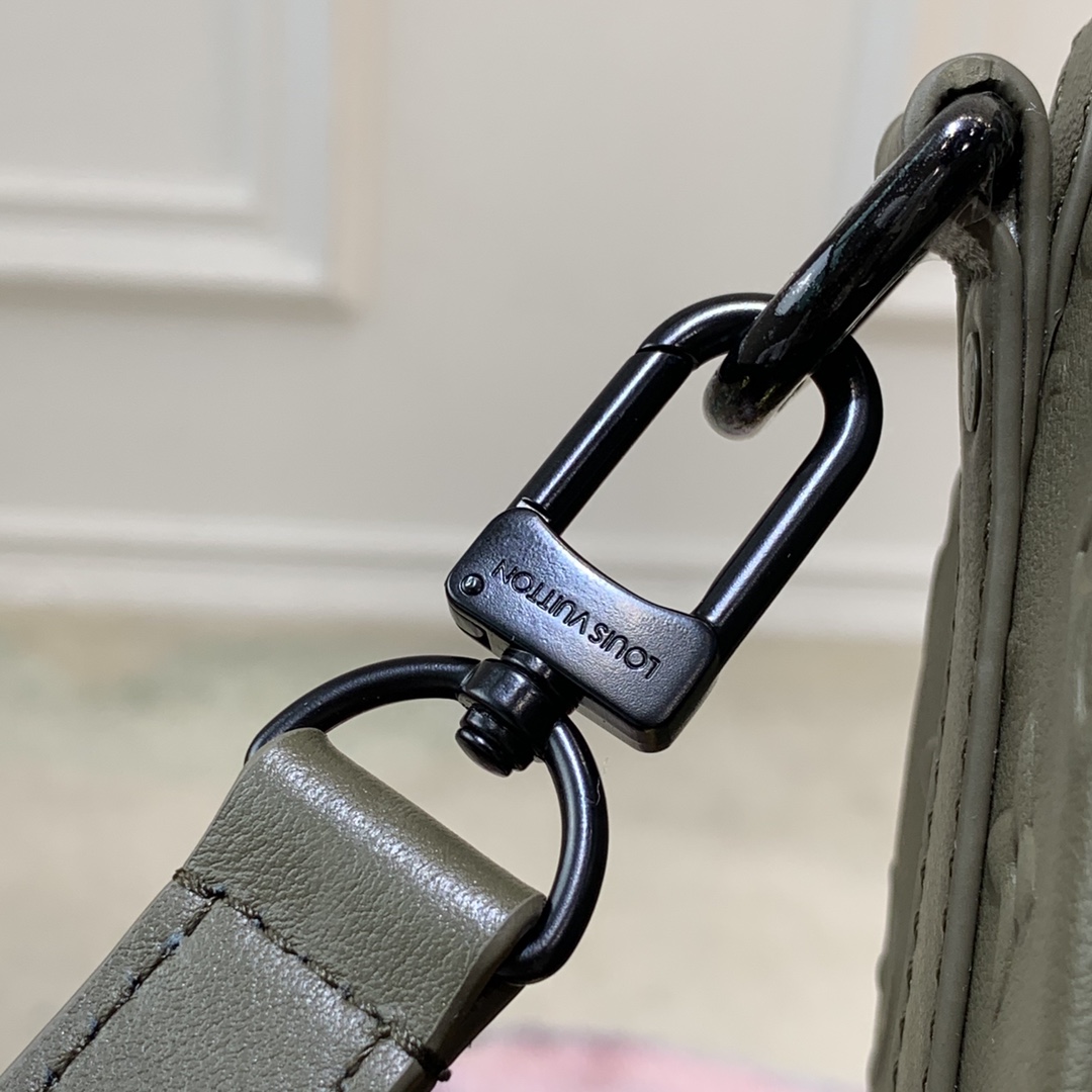 Louis Vuitton XS Other Leather Bag(21 x 12 x 9cm)  M57961 - FashionPlug