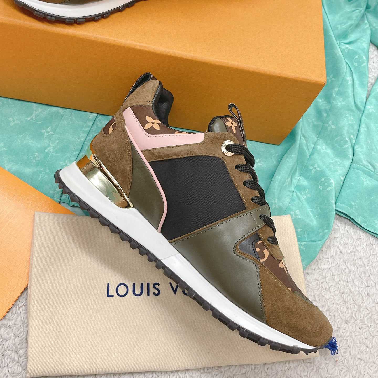 Louis Vuitton Run Away Sneaker   (upon uk size)  1AAP4P - FashionPlug