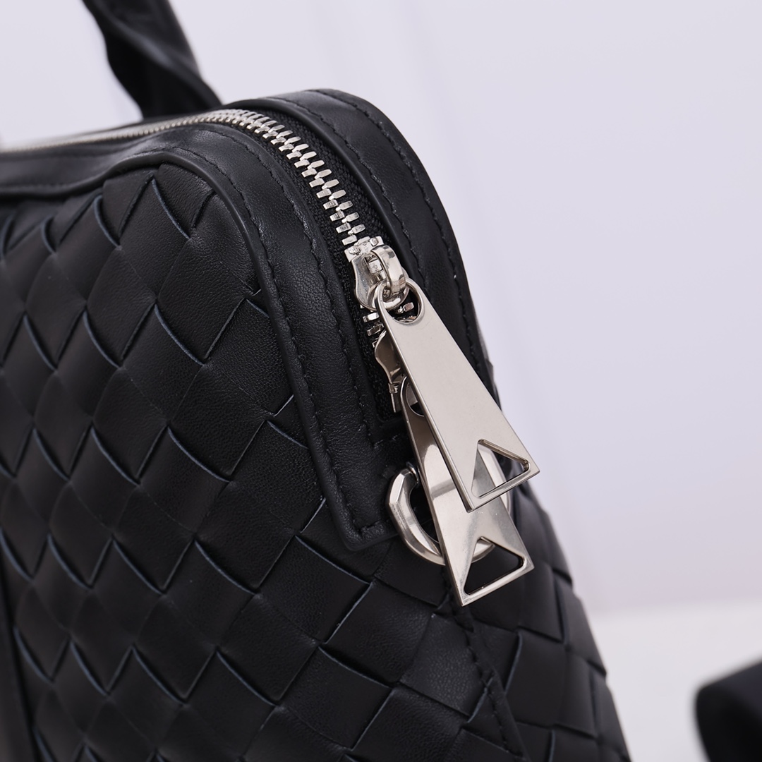 Bottega Veneta Slim Intrecciato Briefcase - FashionPlug