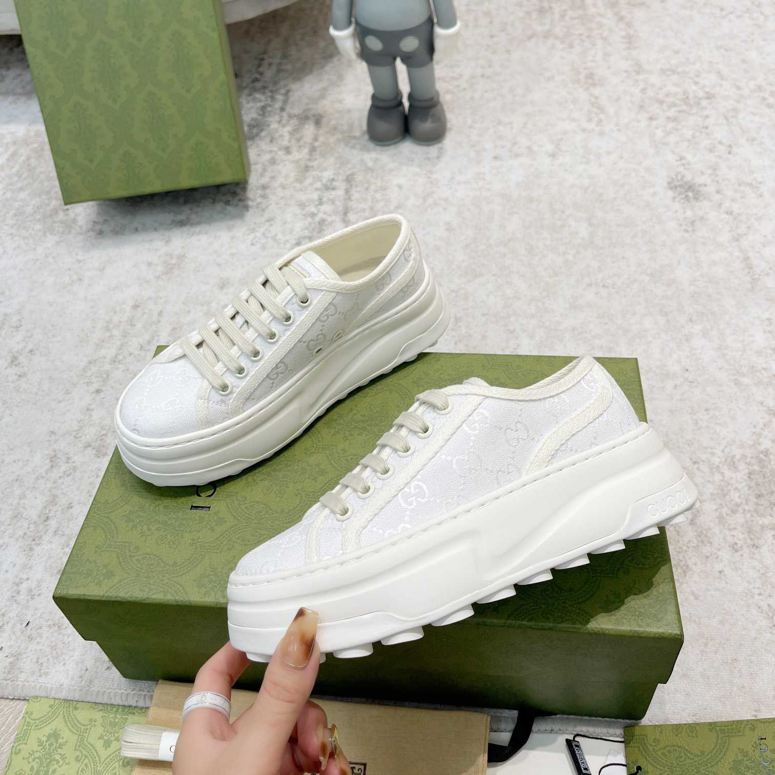 Gucci Women's GG Sneaker - FashionPlug