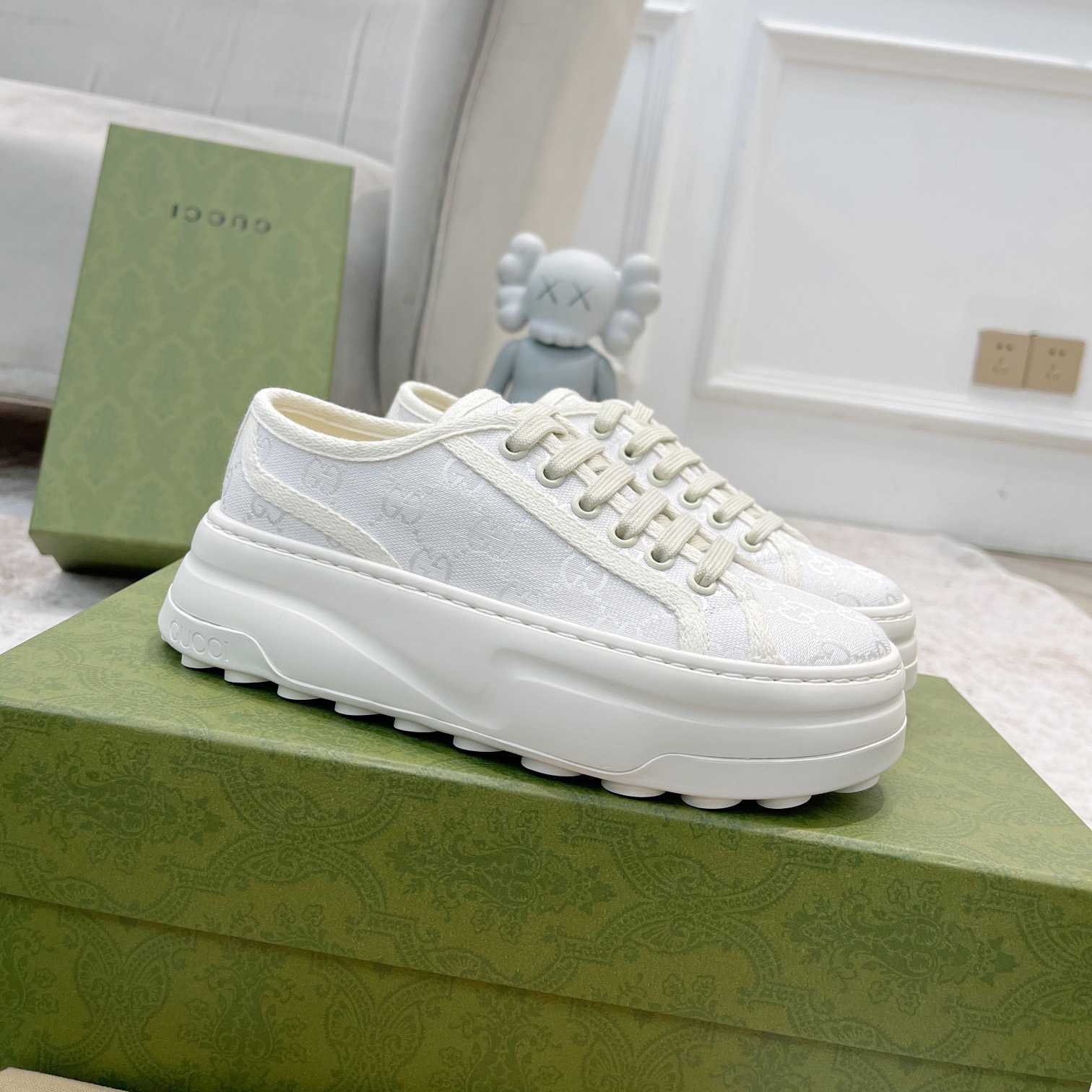 Gucci Women's GG Sneaker - FashionPlug