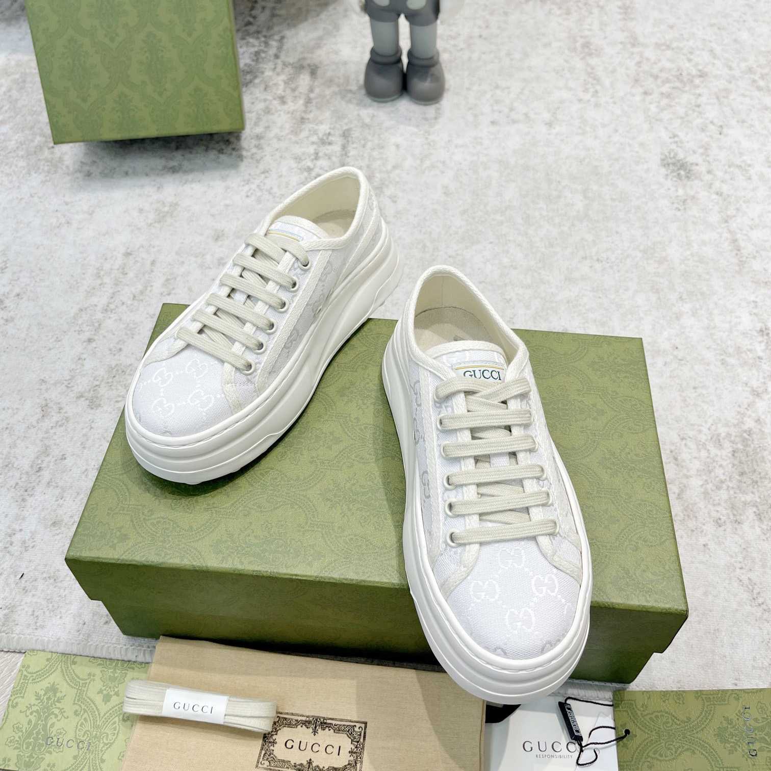 Gucci Women's GG Sneaker - FashionPlug