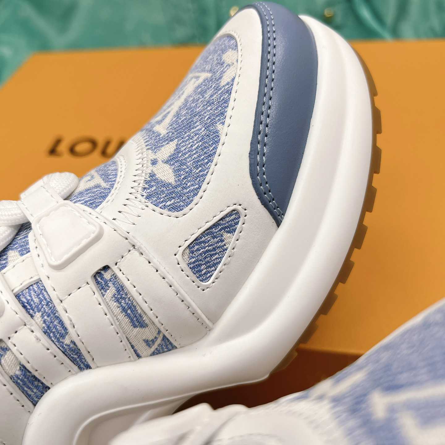 Louis Vuitton LV Archlight Trainers  (upon uk size)    1AB30Q - FashionPlug