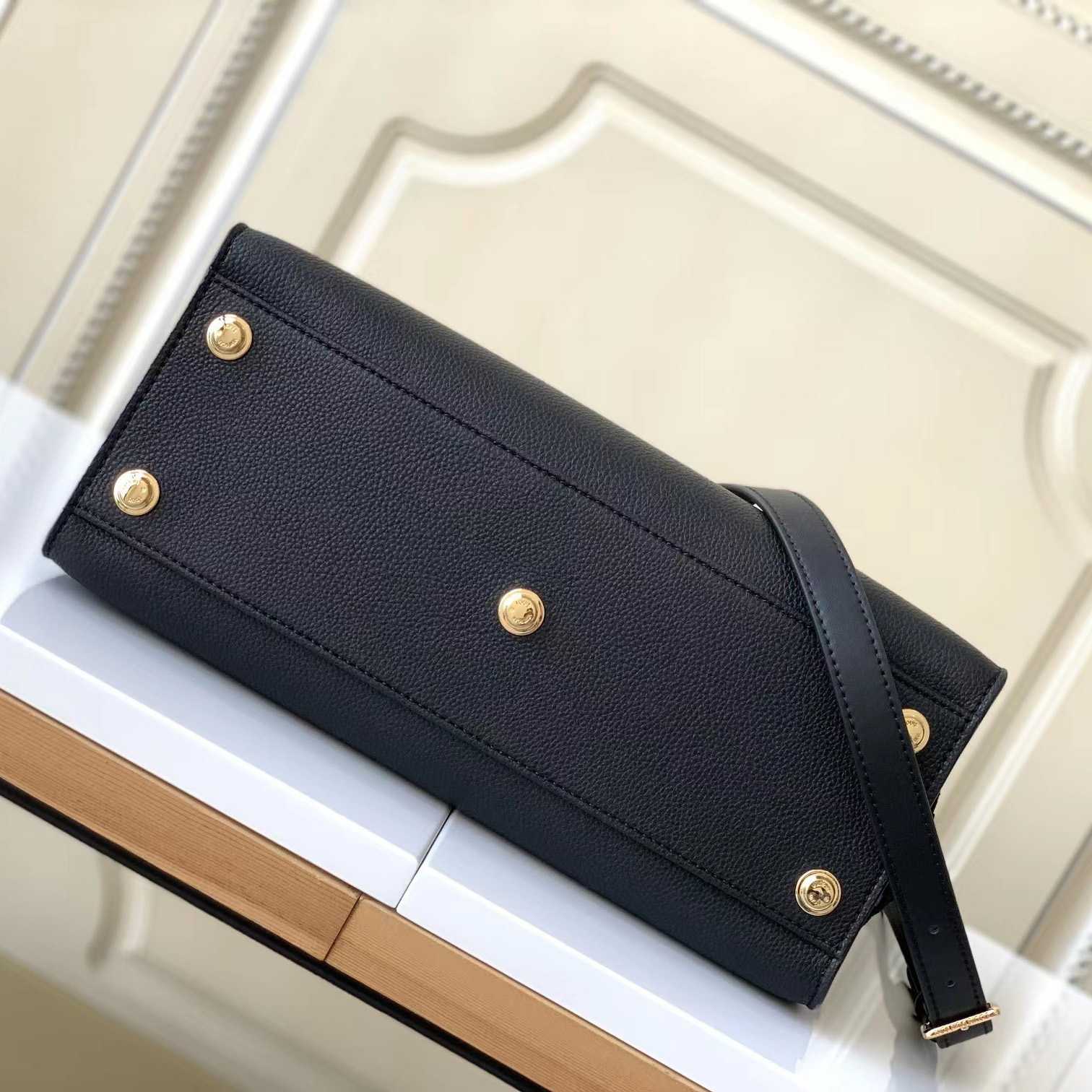 Louis Vuitton On My Side MM   M53826 - FashionPlug