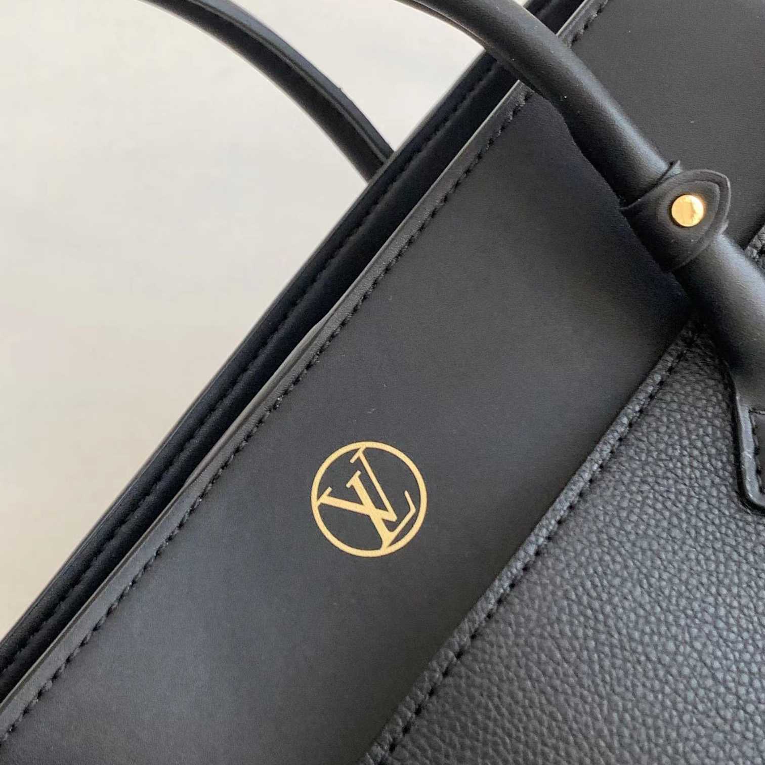 Louis Vuitton On My Side MM   M53826 - FashionPlug