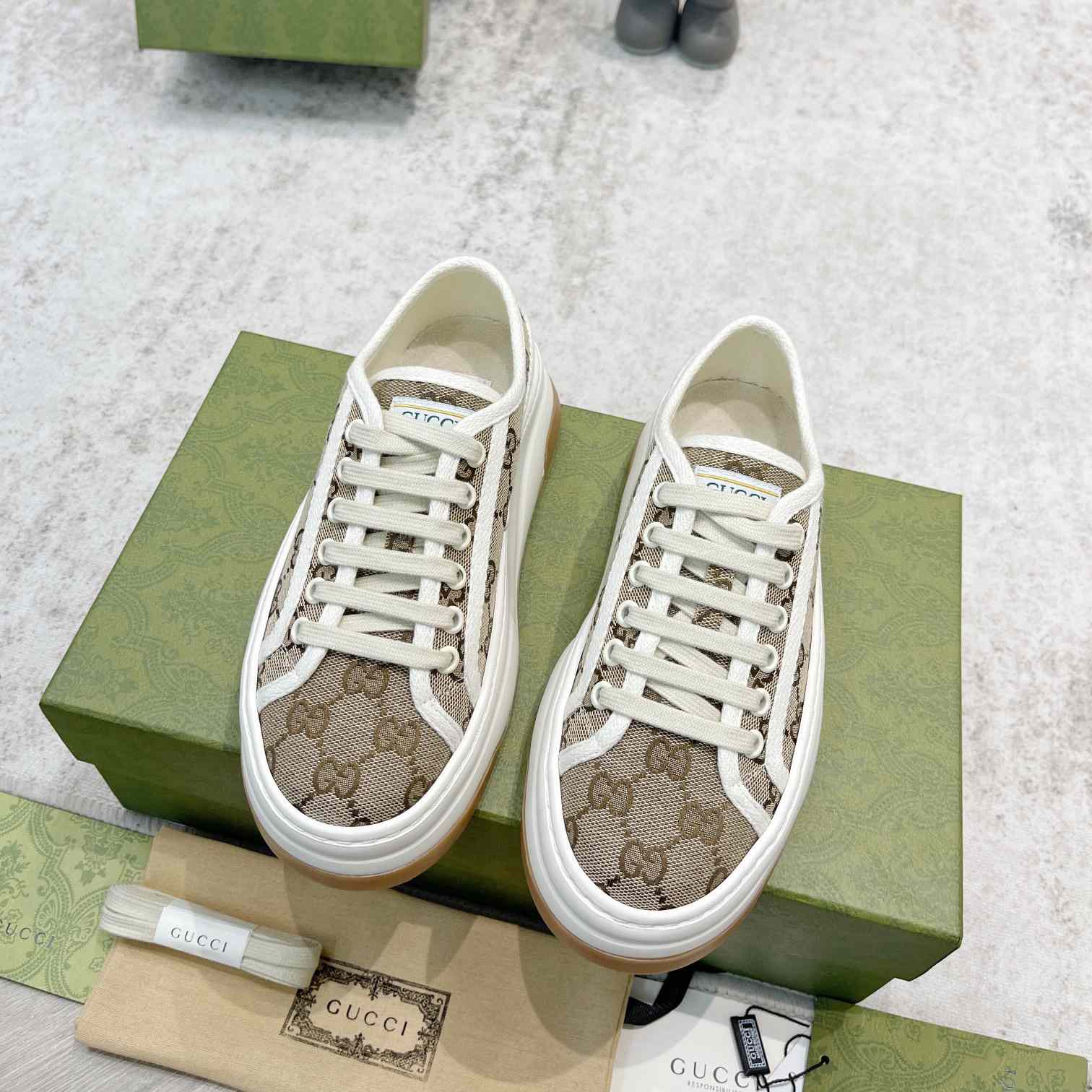 Gucci Women's GG Sneaker - FashionPlug
