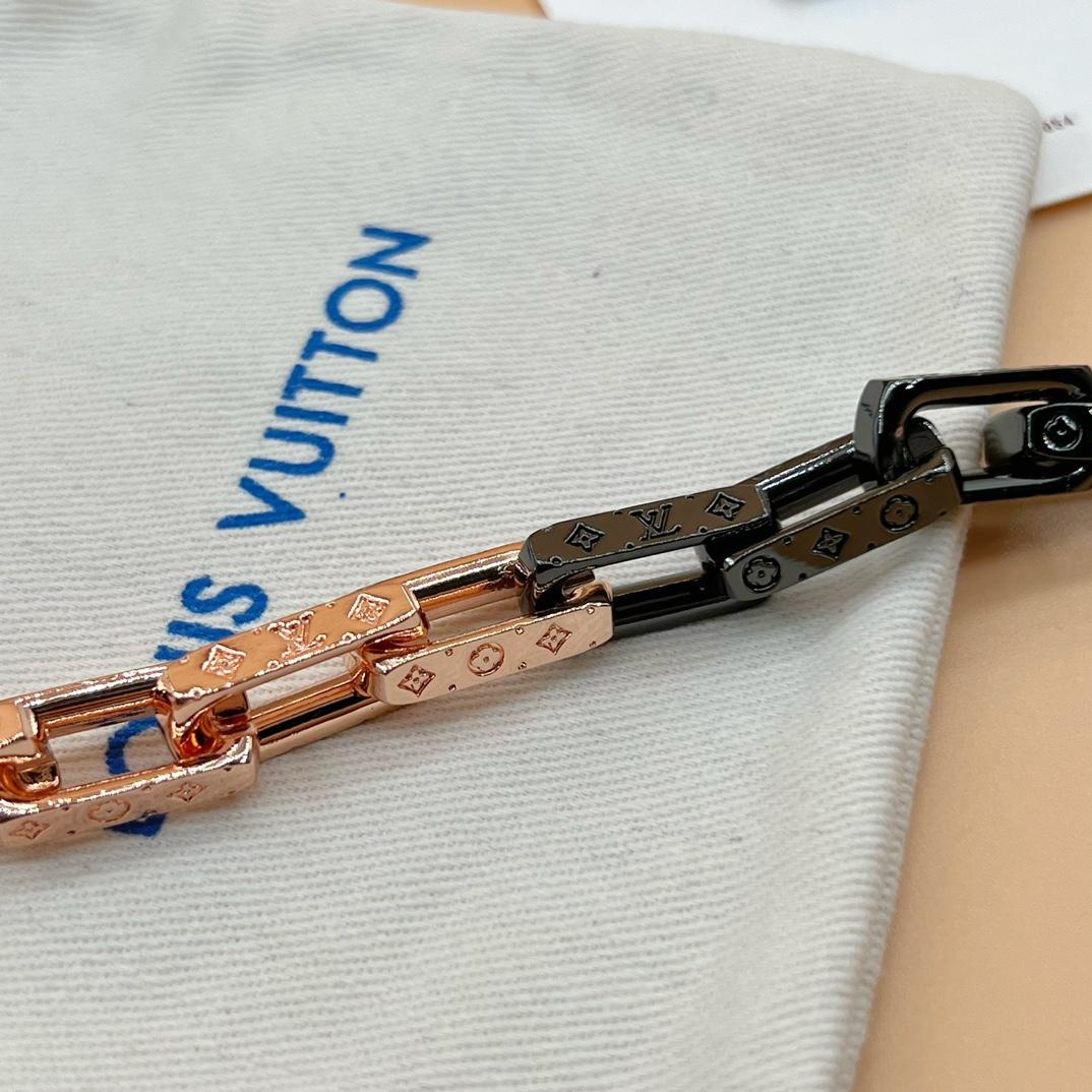 Louis Vuitton Monogram Chain Bracelet    M0998L - FashionPlug
