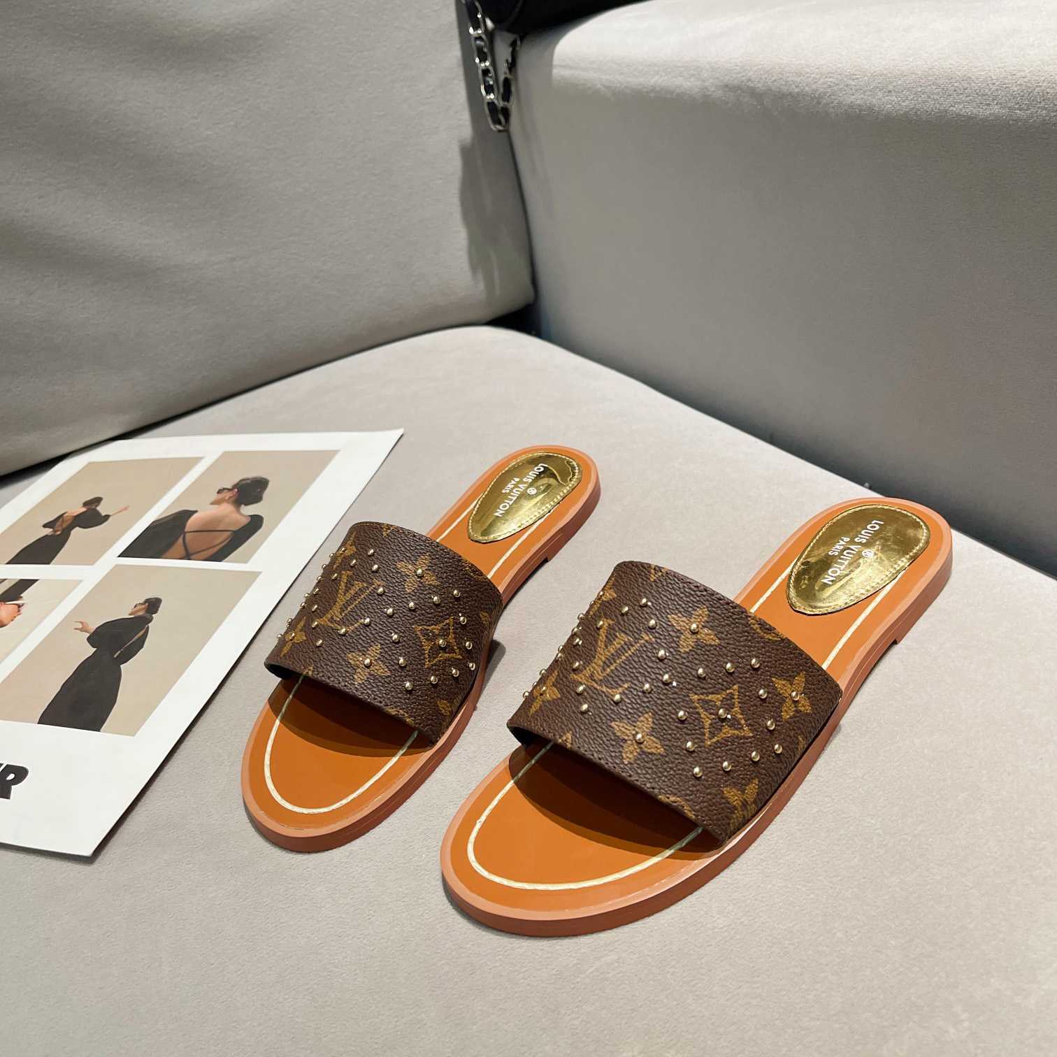 Louis Vuitton Lock It Flat Mule       1AAZYR - FashionPlug