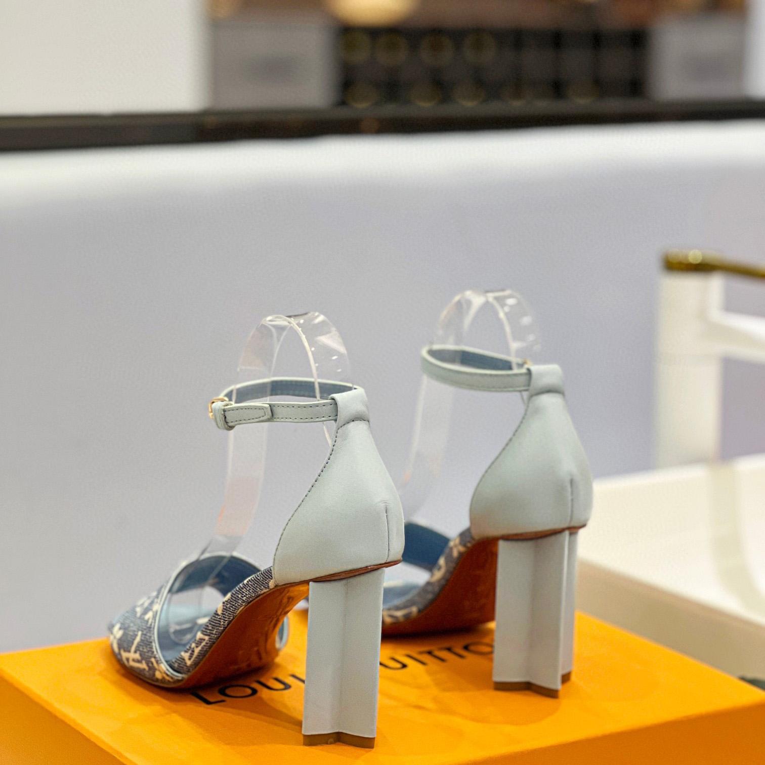 Louis Vuitton Silhouette Sandal     1AAZT5 - FashionPlug