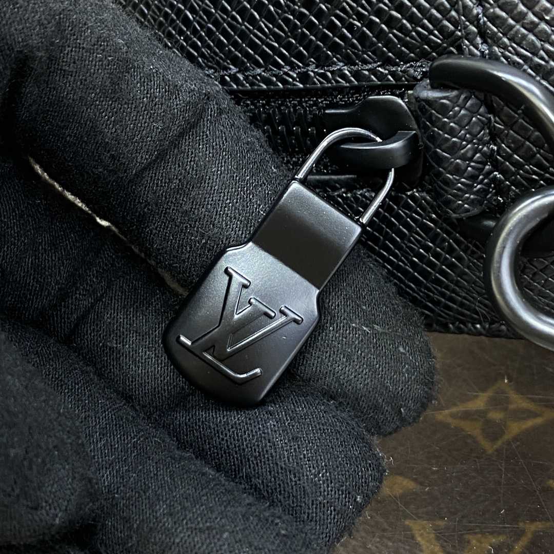 Louis Vuitton Pochette Kasai(25*15.5 *6.5cm)   M82078 - FashionPlug