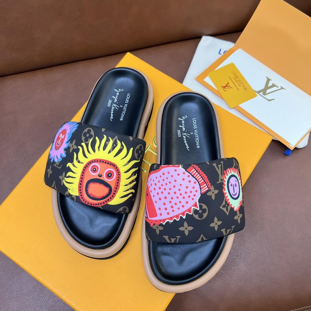 Louis Vuitton LV x YK Pool Pillow Flat Comfort Mule   1ABD8T - FashionPlug