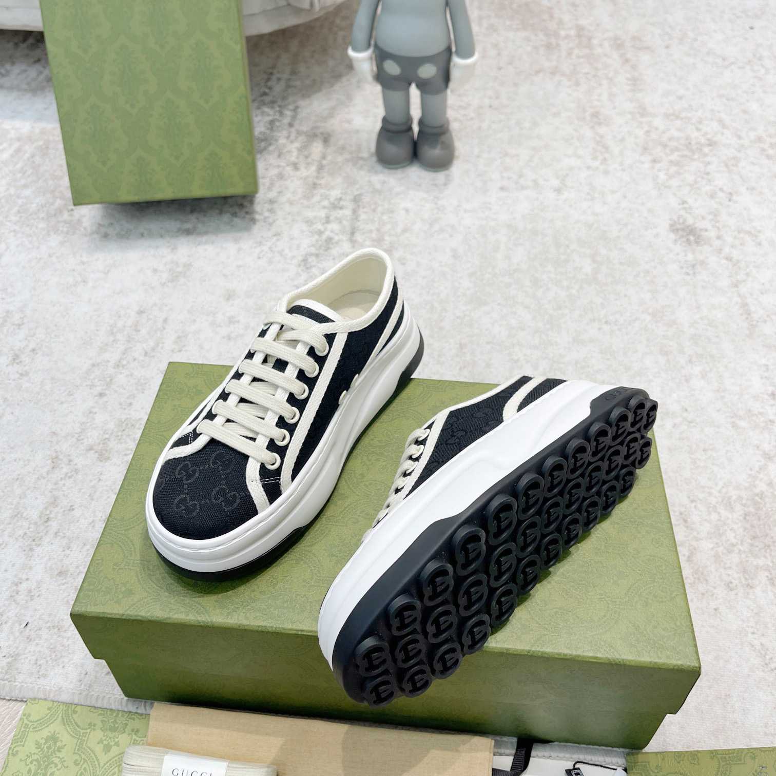 Gucci Women's GG Sneaker - FashionPlug
