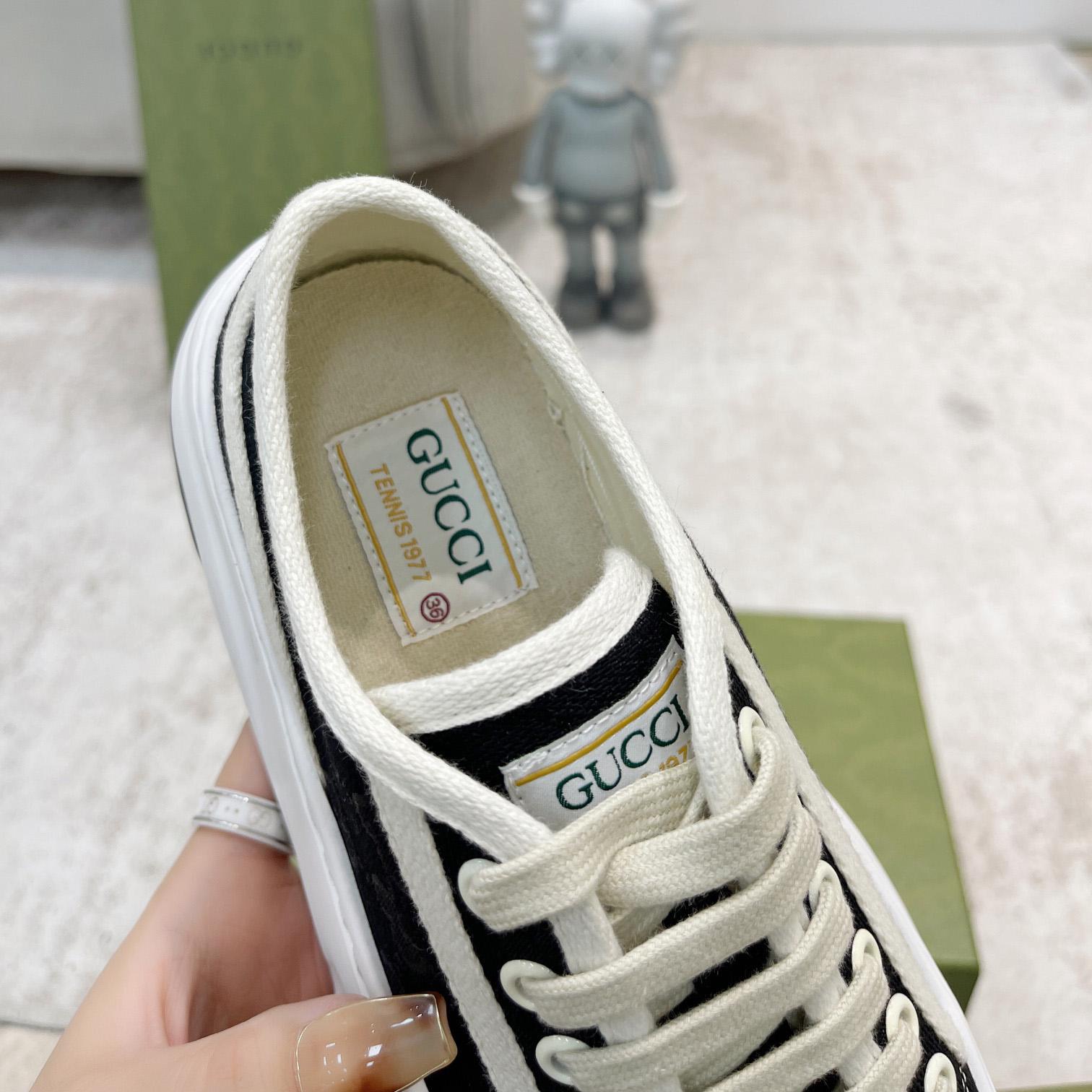 Gucci Women's GG Sneaker - FashionPlug