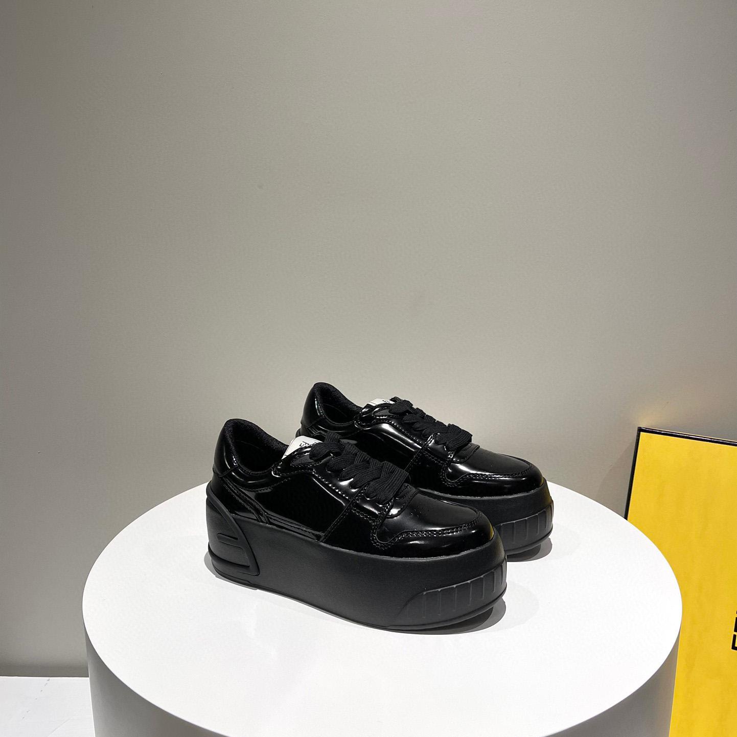 Fendi Fashion Show Black Leather Low-Tops Sneaker  - FashionPlug