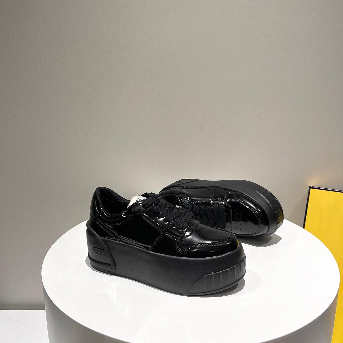 Fendi Fashion Show Black Leather Low-Tops Sneaker  - FashionPlug