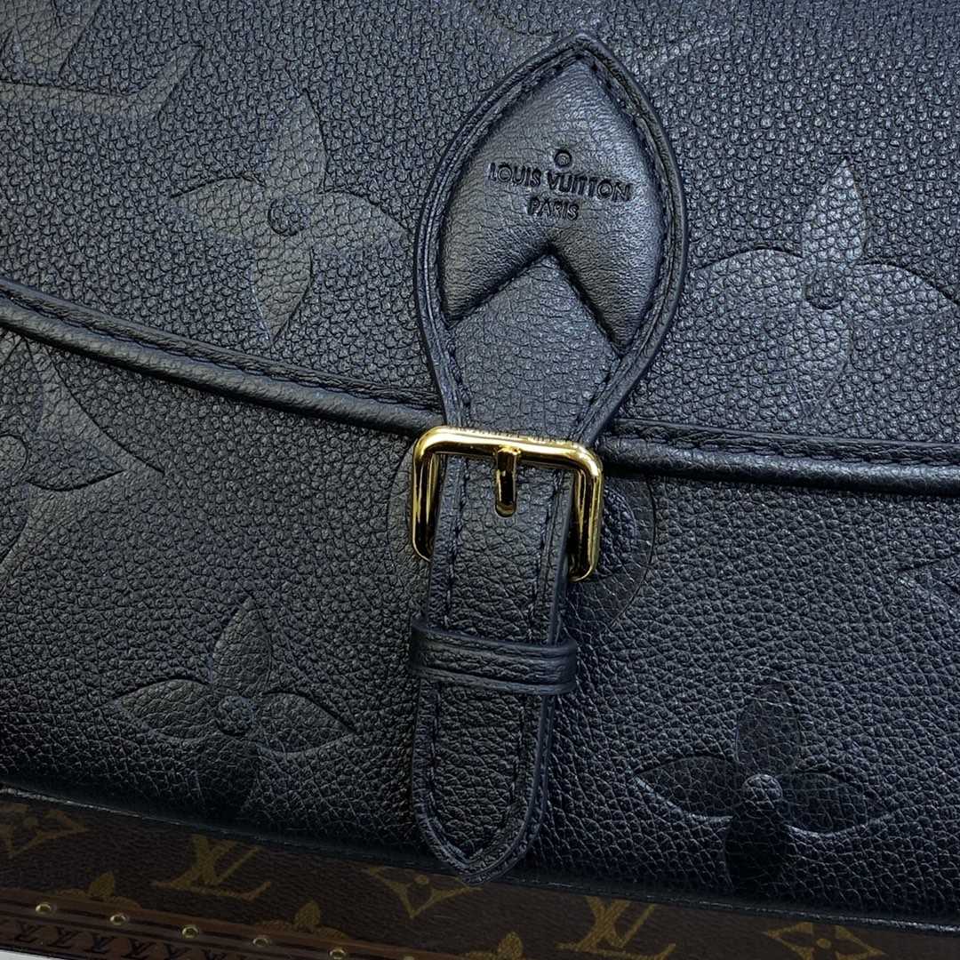 Louis Vuitton Diane (23 x 16 x 8.5cm)  M46386 - FashionPlug