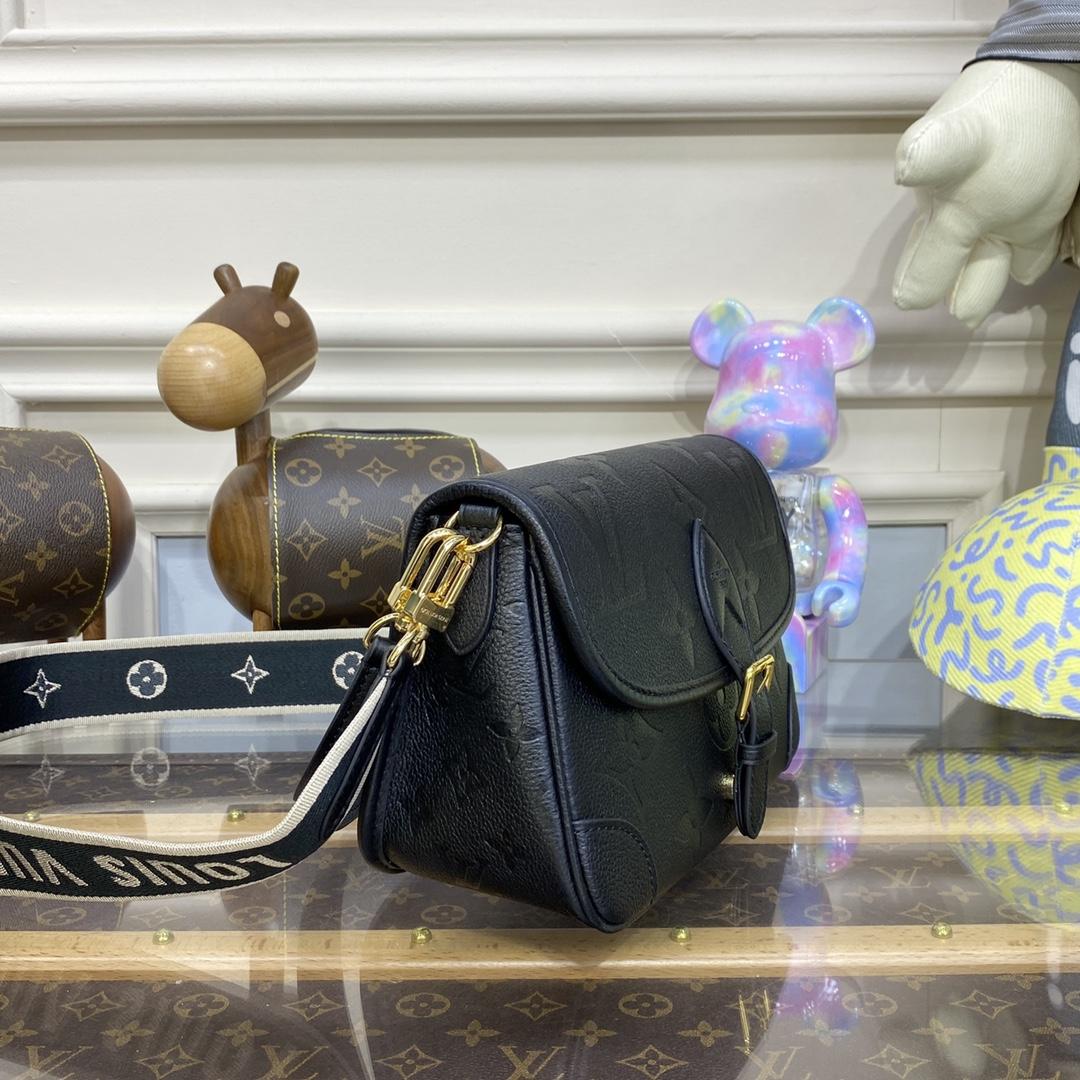Louis Vuitton Diane (23 x 16 x 8.5cm)  M46386 - FashionPlug