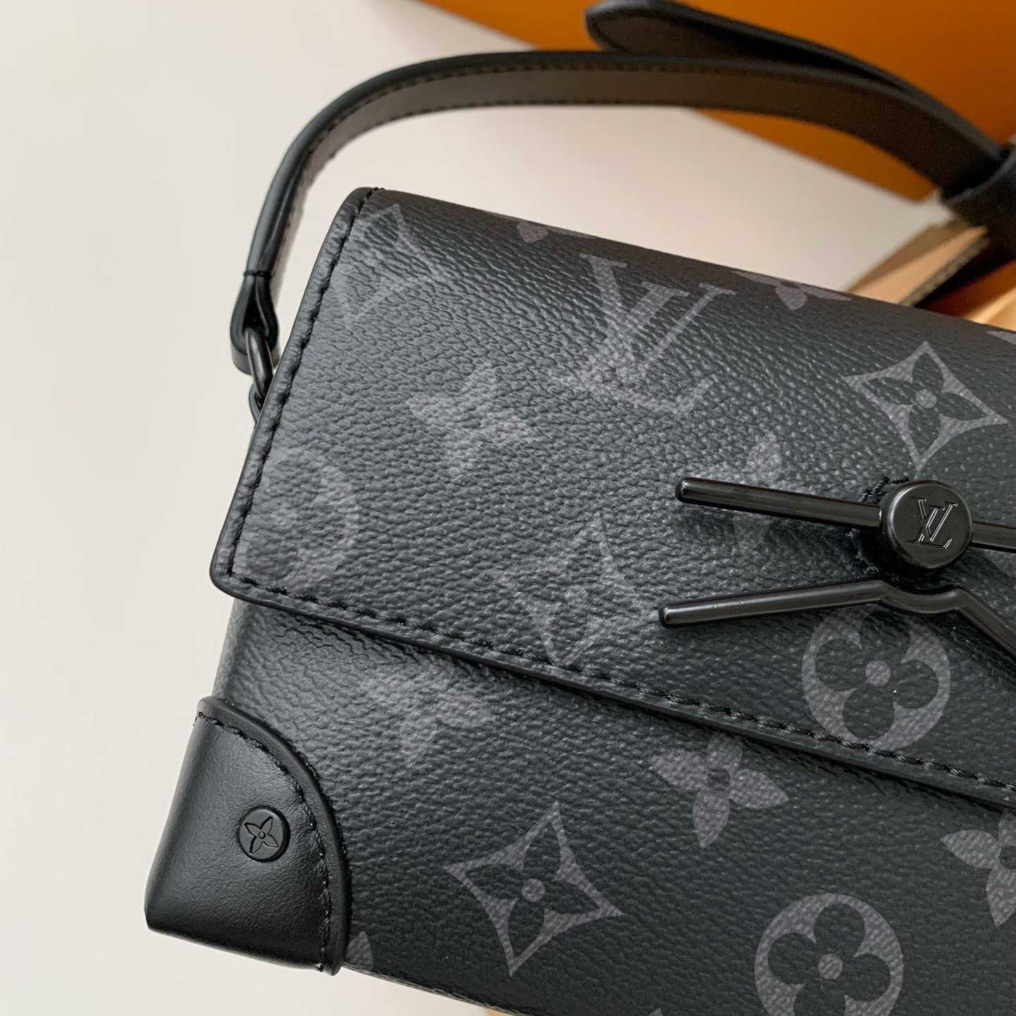 Louis Vuitton Steamer Wearable Wallet   M81783 - FashionPlug
