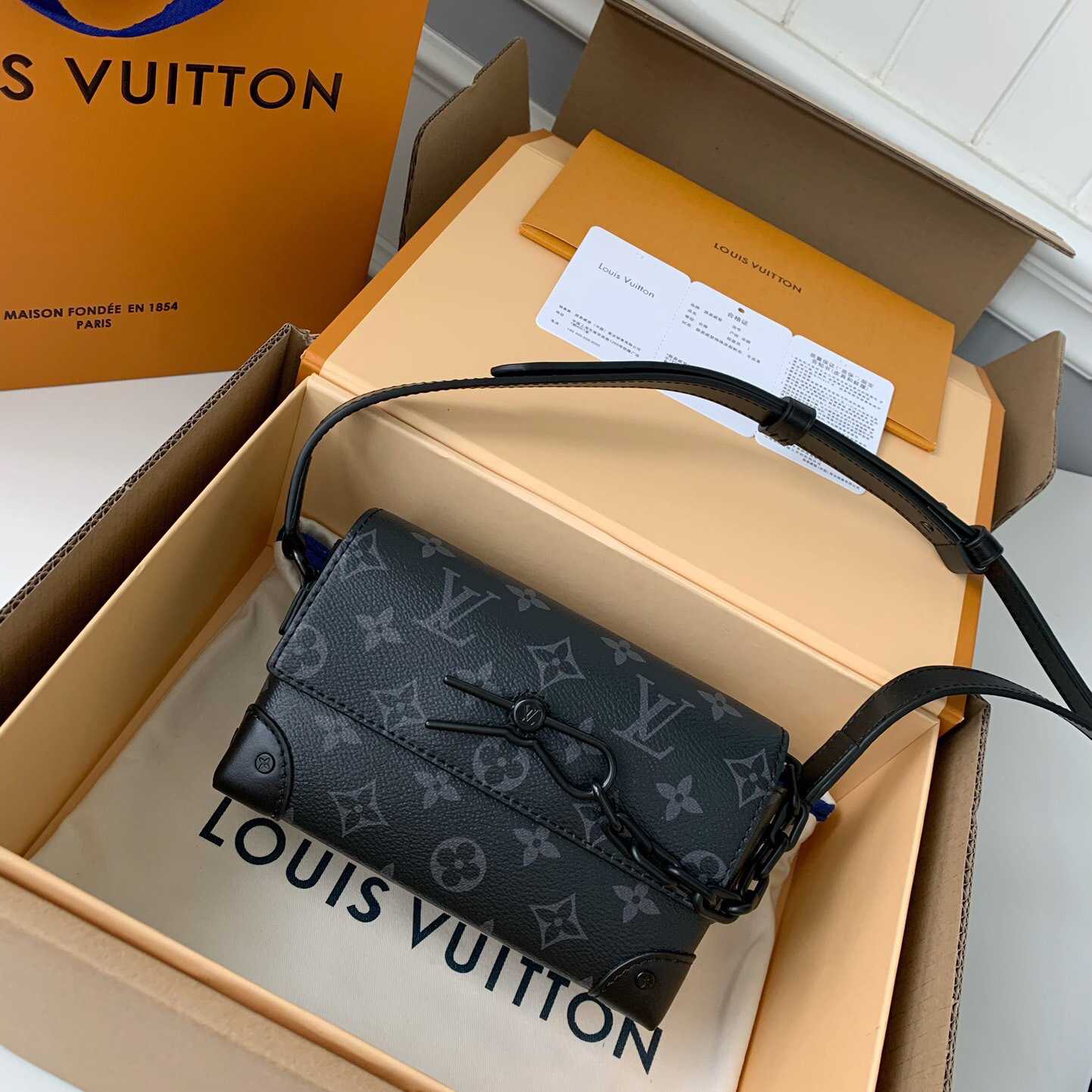Louis Vuitton Steamer Wearable Wallet   M81783 - FashionPlug