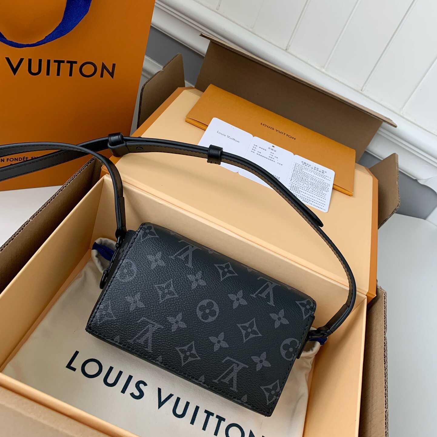 Louis Vuitton Steamer Wearable Wallet   M81783 - FashionPlug