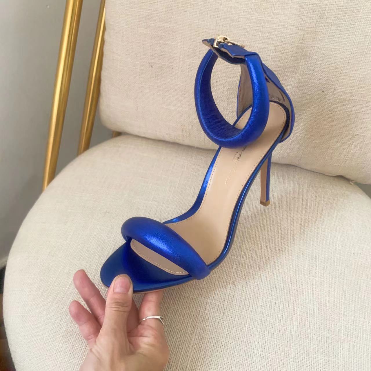 Gianvito Rossi Leather Bijoux Sandals - FashionPlug