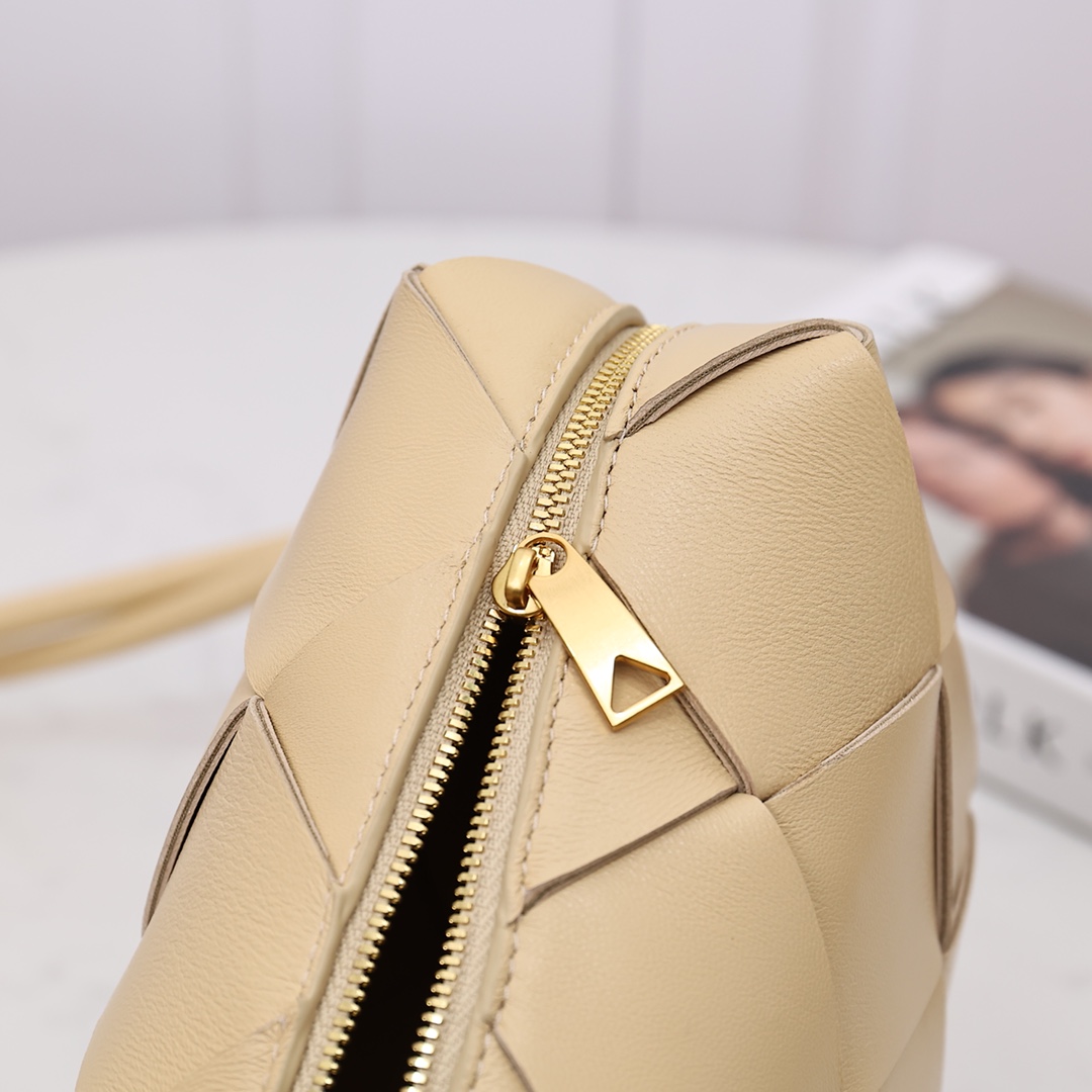 Bottega Veneta Small Cassette Camera Bag - FashionPlug
