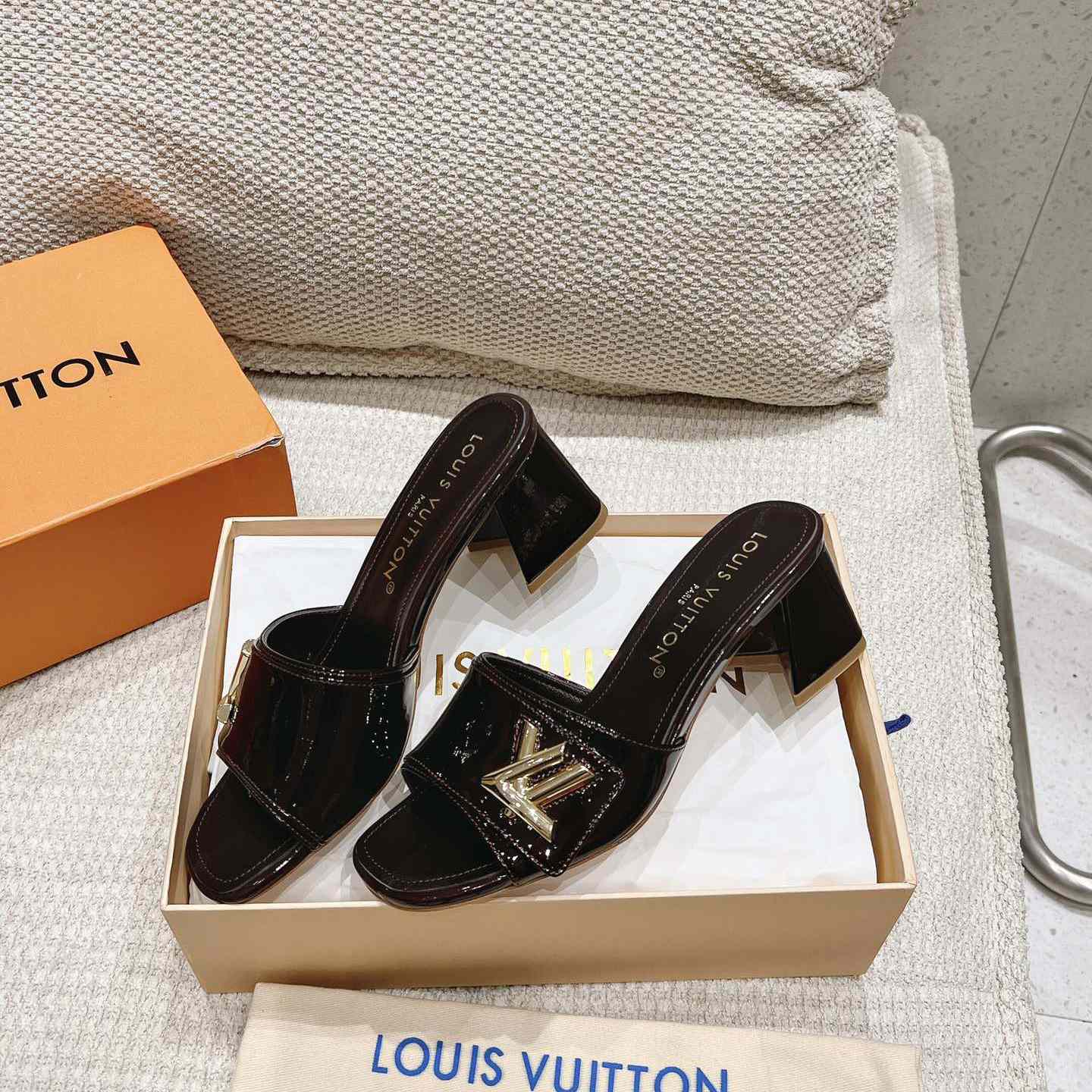 Louis Vuitton Shake Mule   1ABIDW - FashionPlug