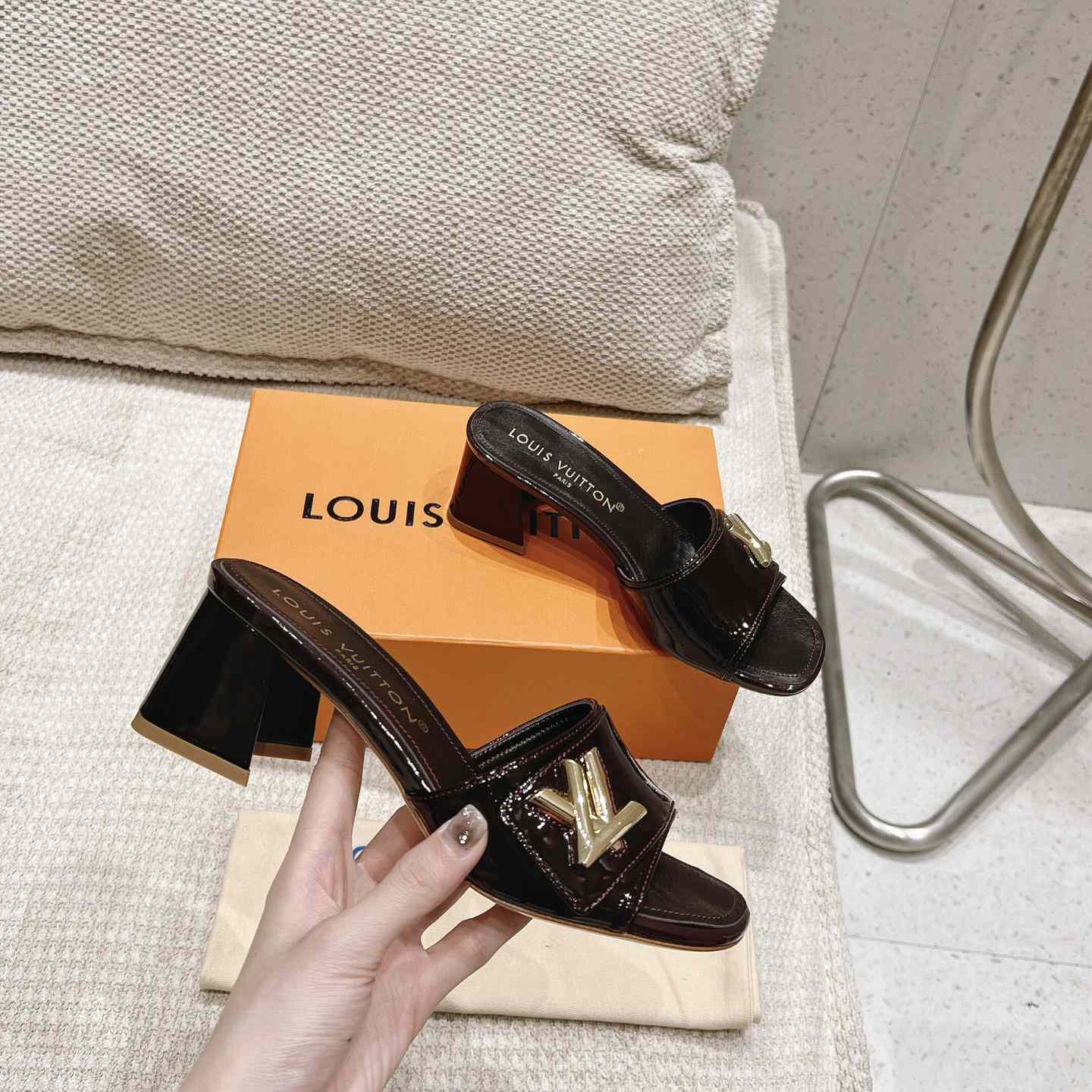 Louis Vuitton Shake Mule   1ABIDW - FashionPlug