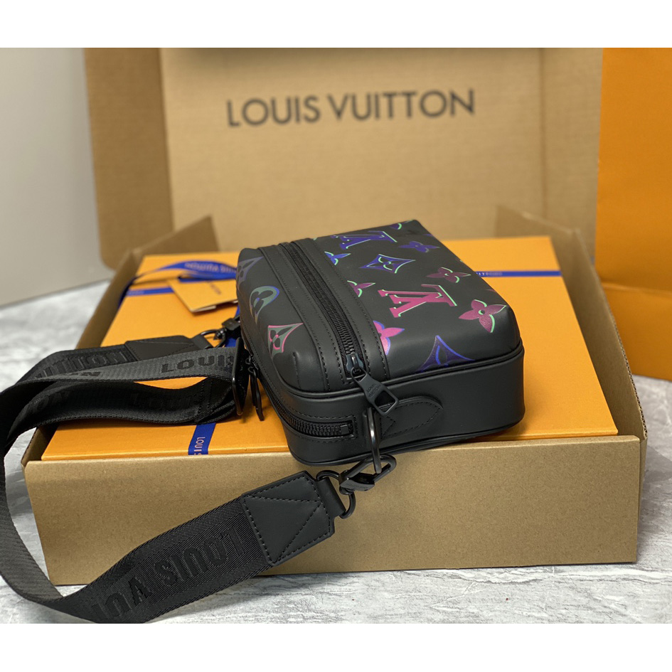  Louis Vuitton Comet Messenger PM Other Leathers(21.5-14-7.5cm)    M22495 - FashionPlug