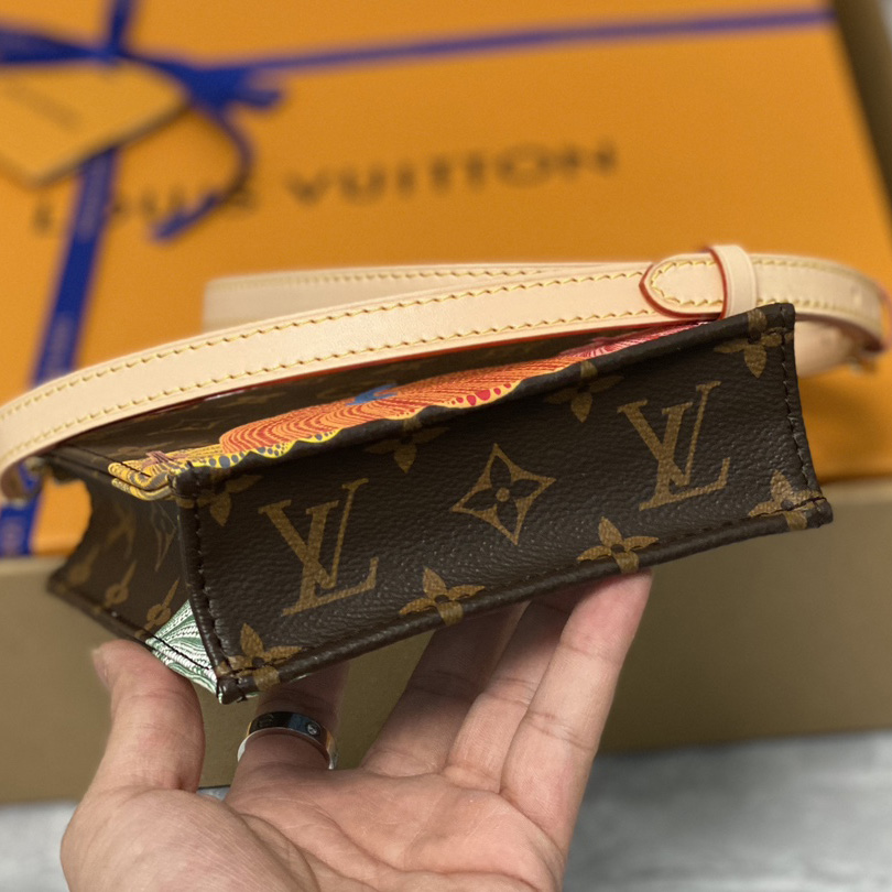 Louis Vuitton LV x YK Petit Sac Plat (14 x 17 x 5 cm)  M82112 - FashionPlug