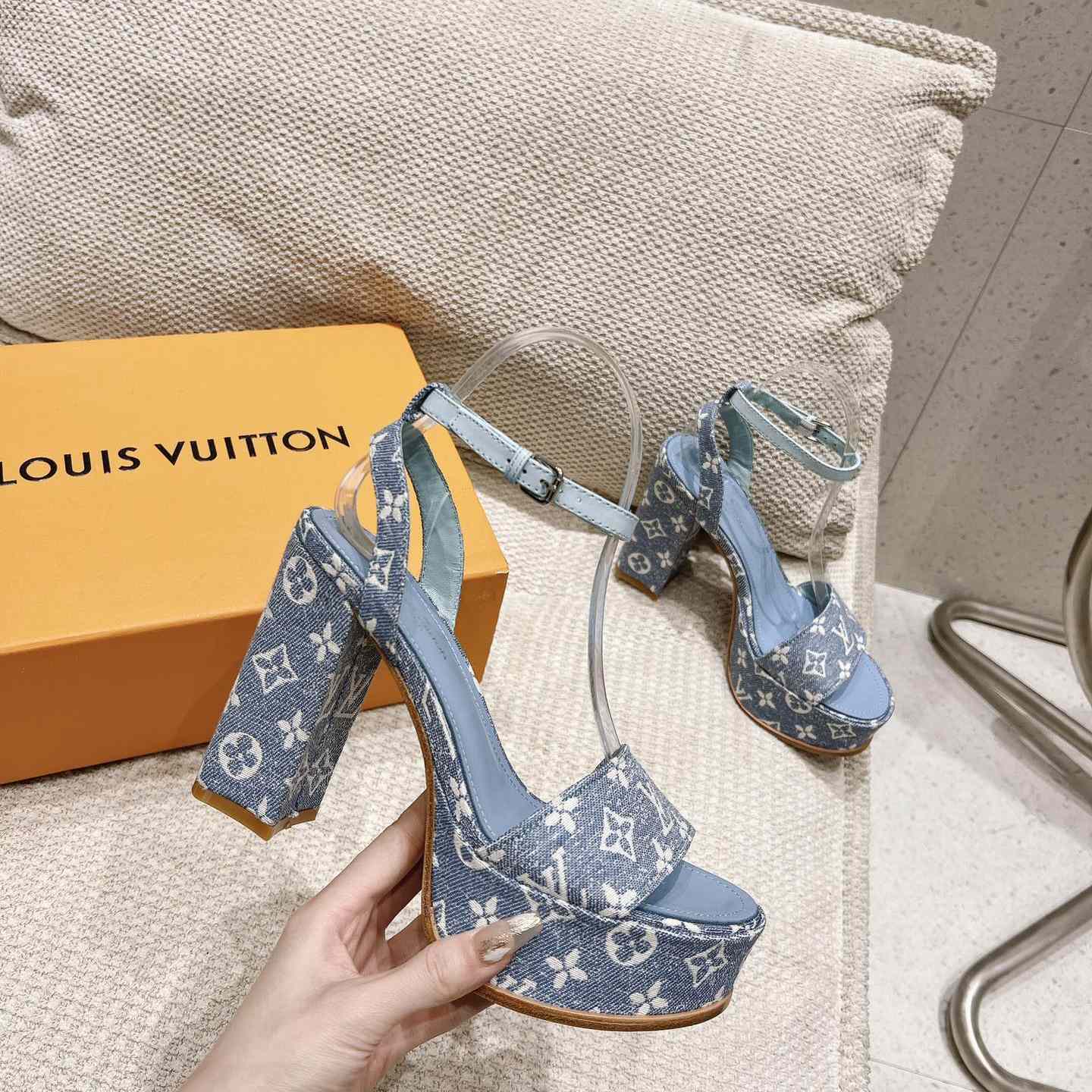 Louis Vuitton Fame Platform Sandal   1AAZC0 - FashionPlug