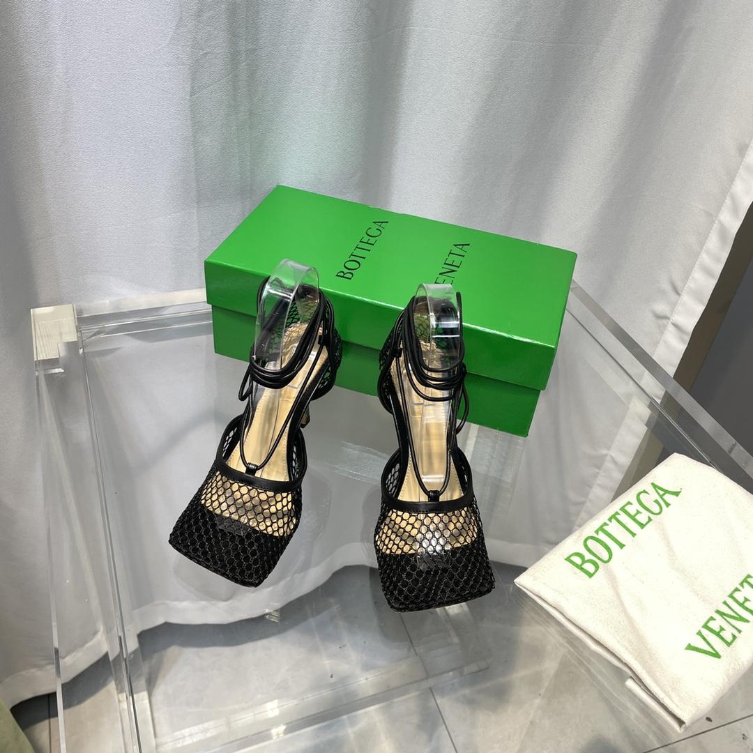 Bottega Veneta Stretch Lace-Up Sandal - FashionPlug