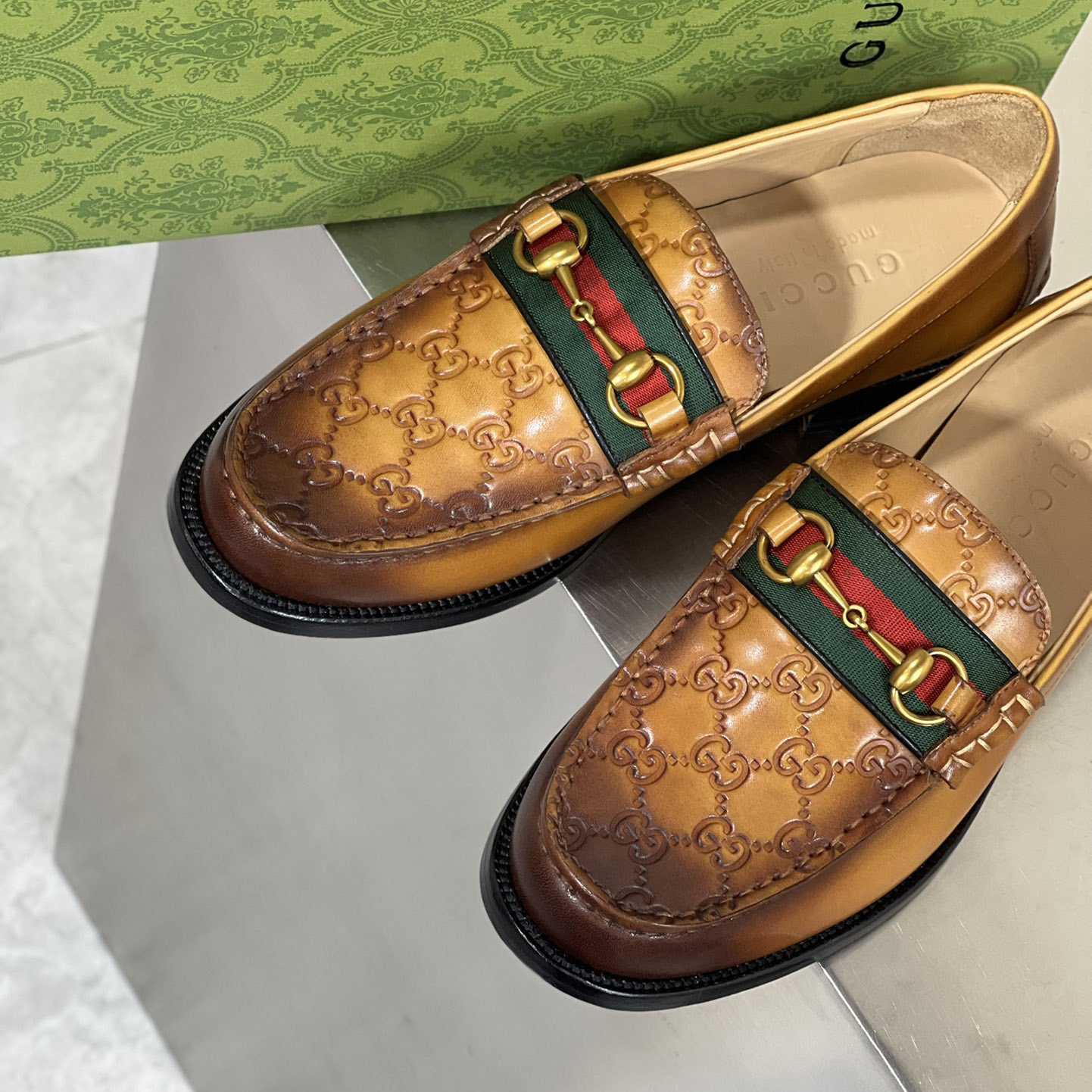 Gucci Men's Loafer With Horsebit - FashionPlug