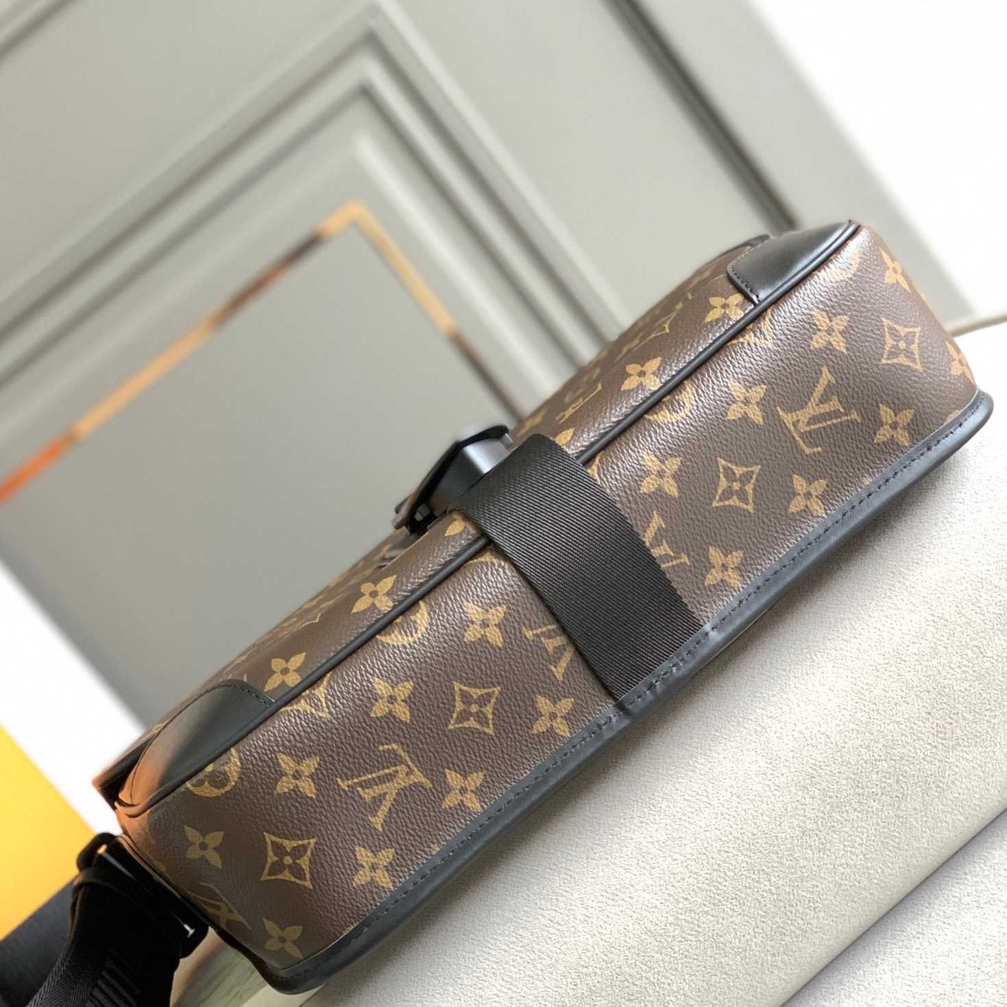 Louis Vuitton Archy Messenger MM(35x24x8CM)   M46328 - FashionPlug