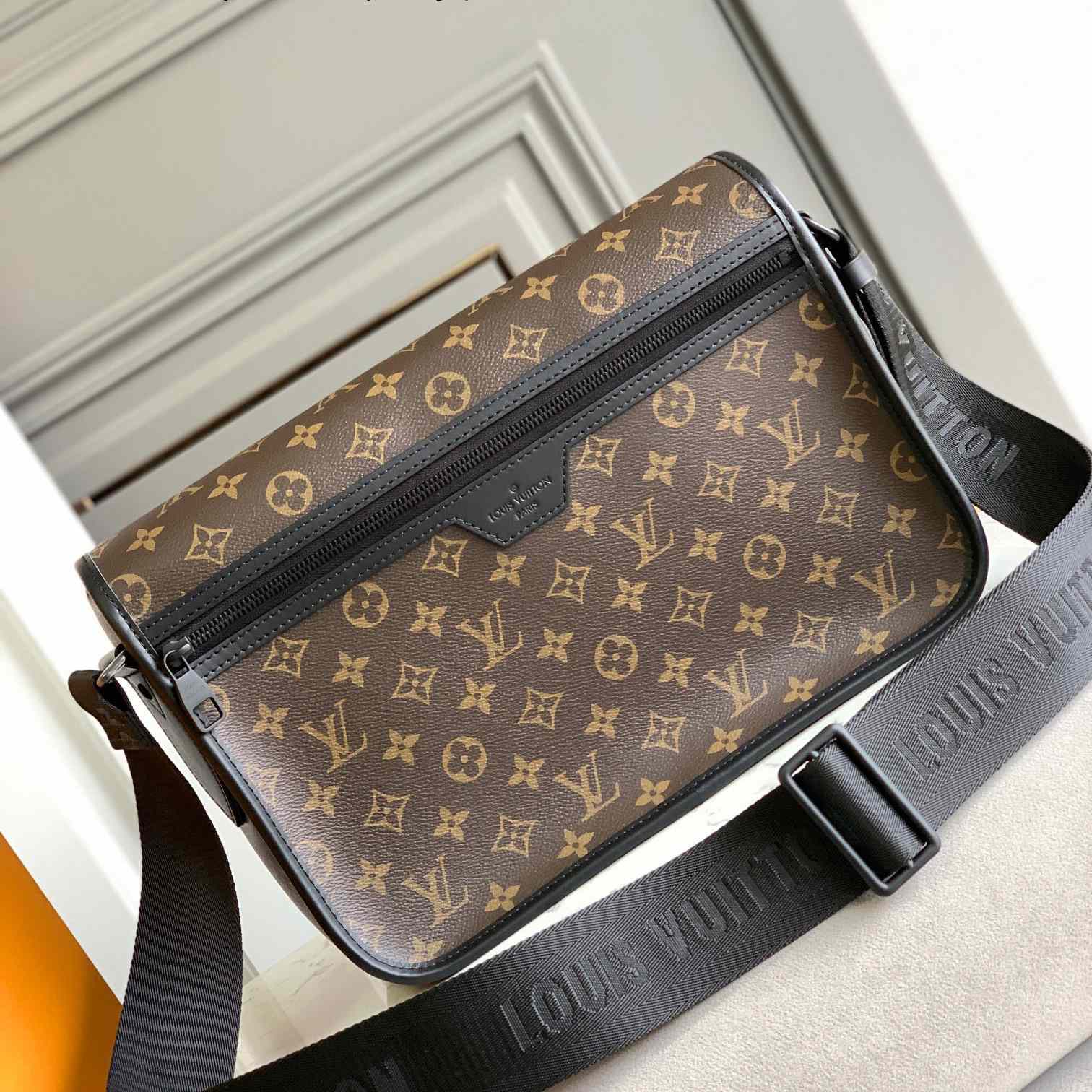 Louis Vuitton Archy Messenger MM(35x24x8CM)   M46328 - FashionPlug